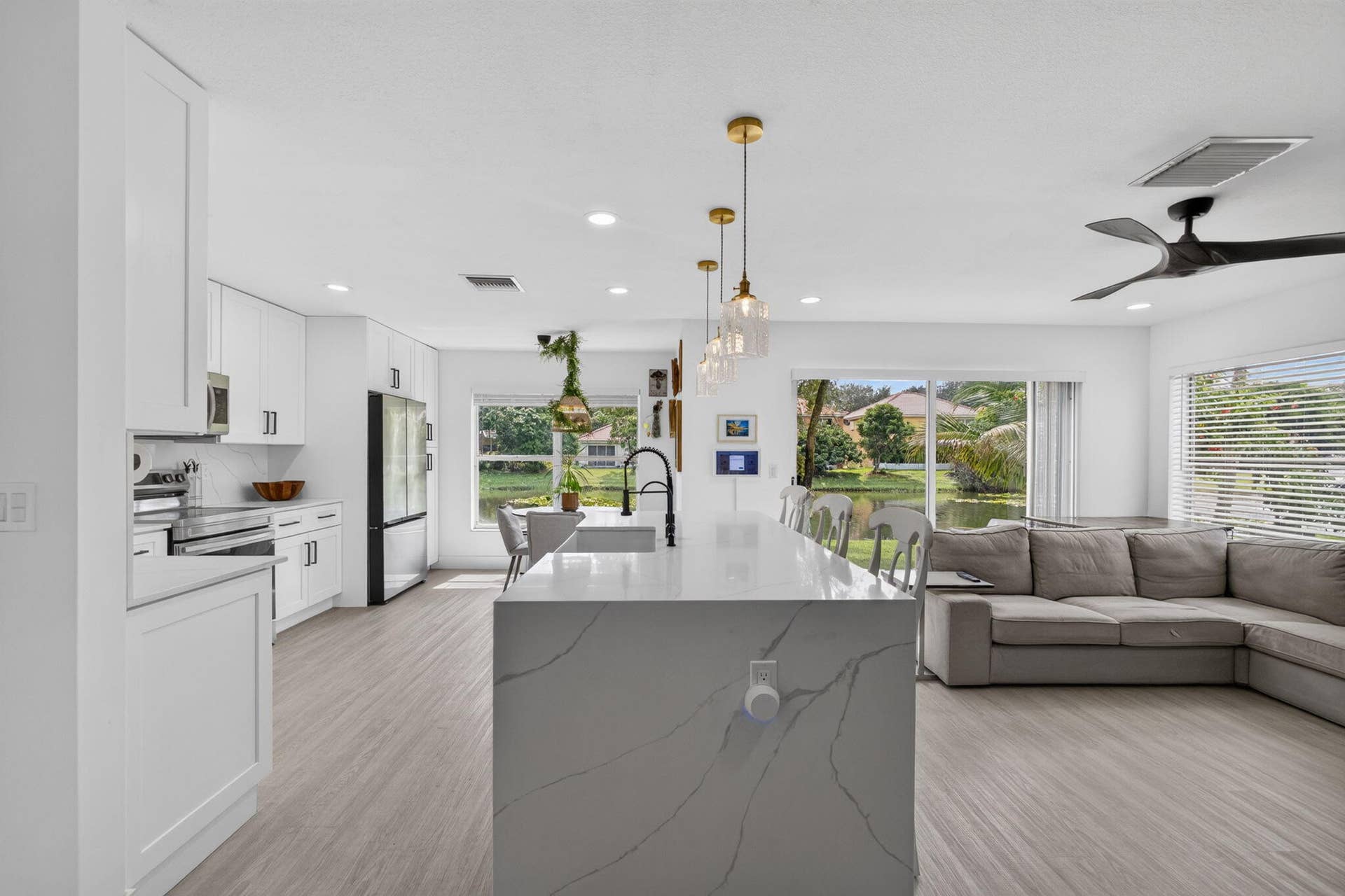 1043 Aspri Way, Riviera Beach, FL 33418 Living Room