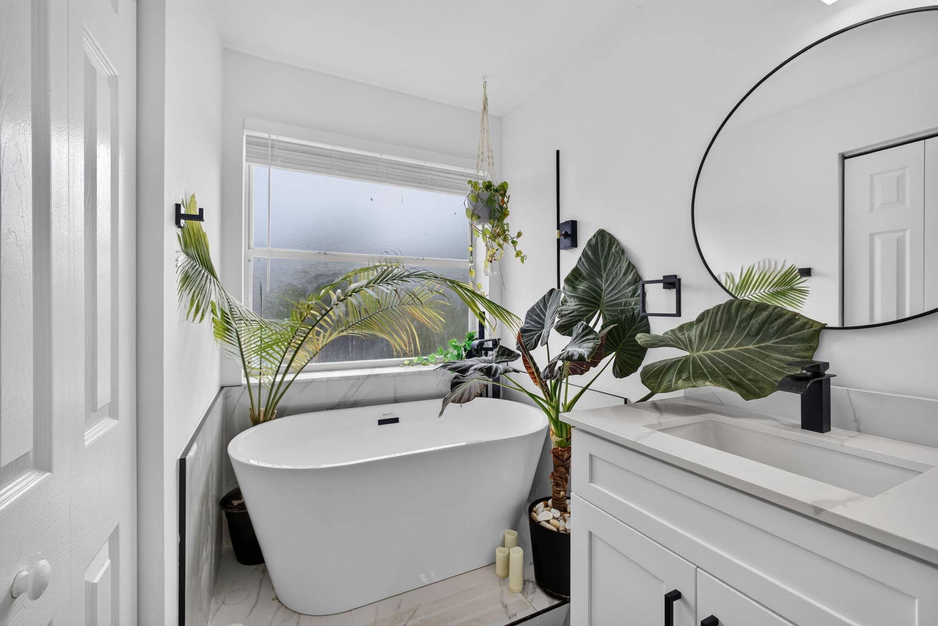 1043 Aspri Way, Riviera Beach, FL 33418 Main Bathroom