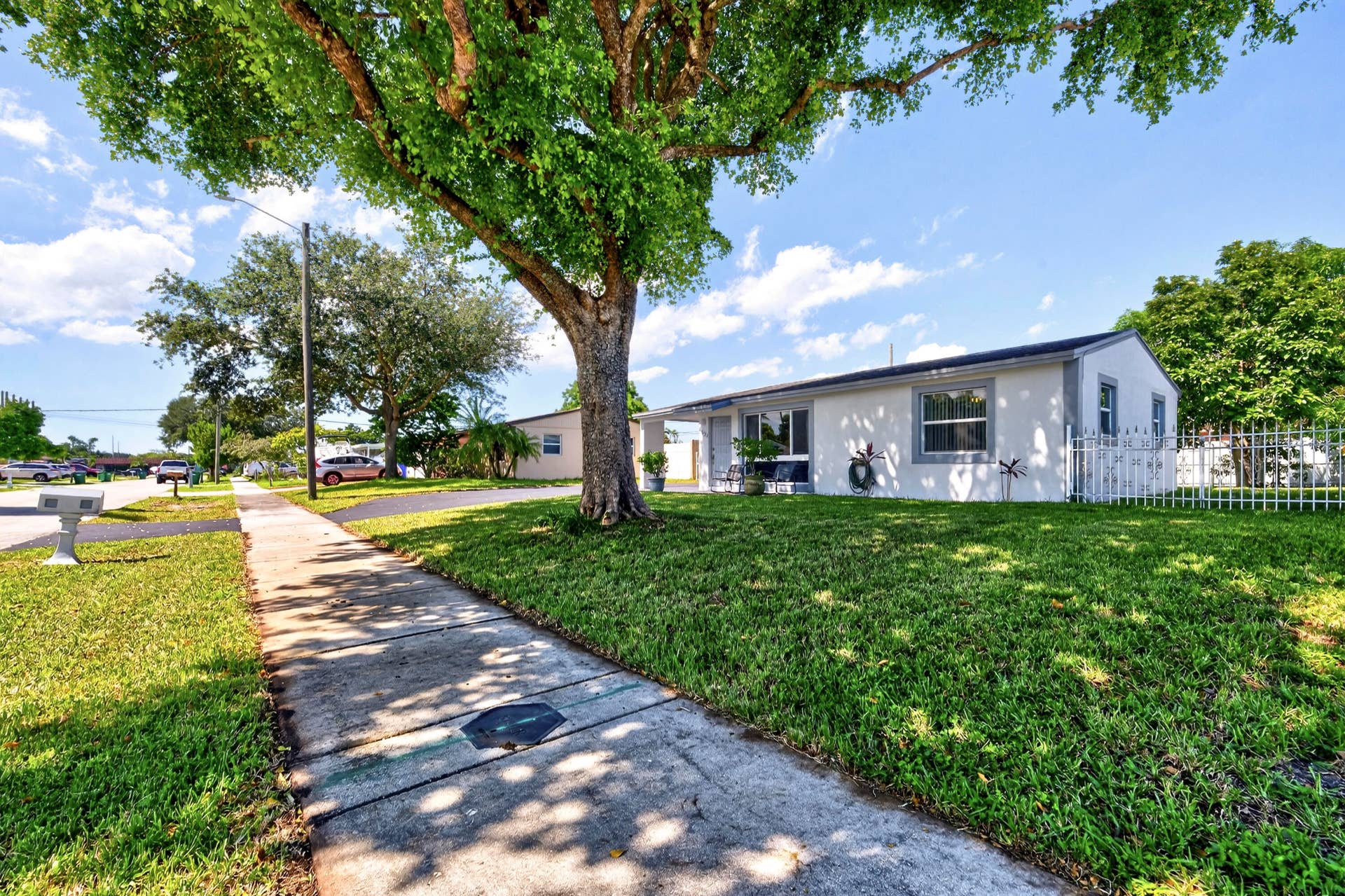 4821 SW 18TH Street, Fort Lauderdale, FL 33317 Big Yard & Shady Tree