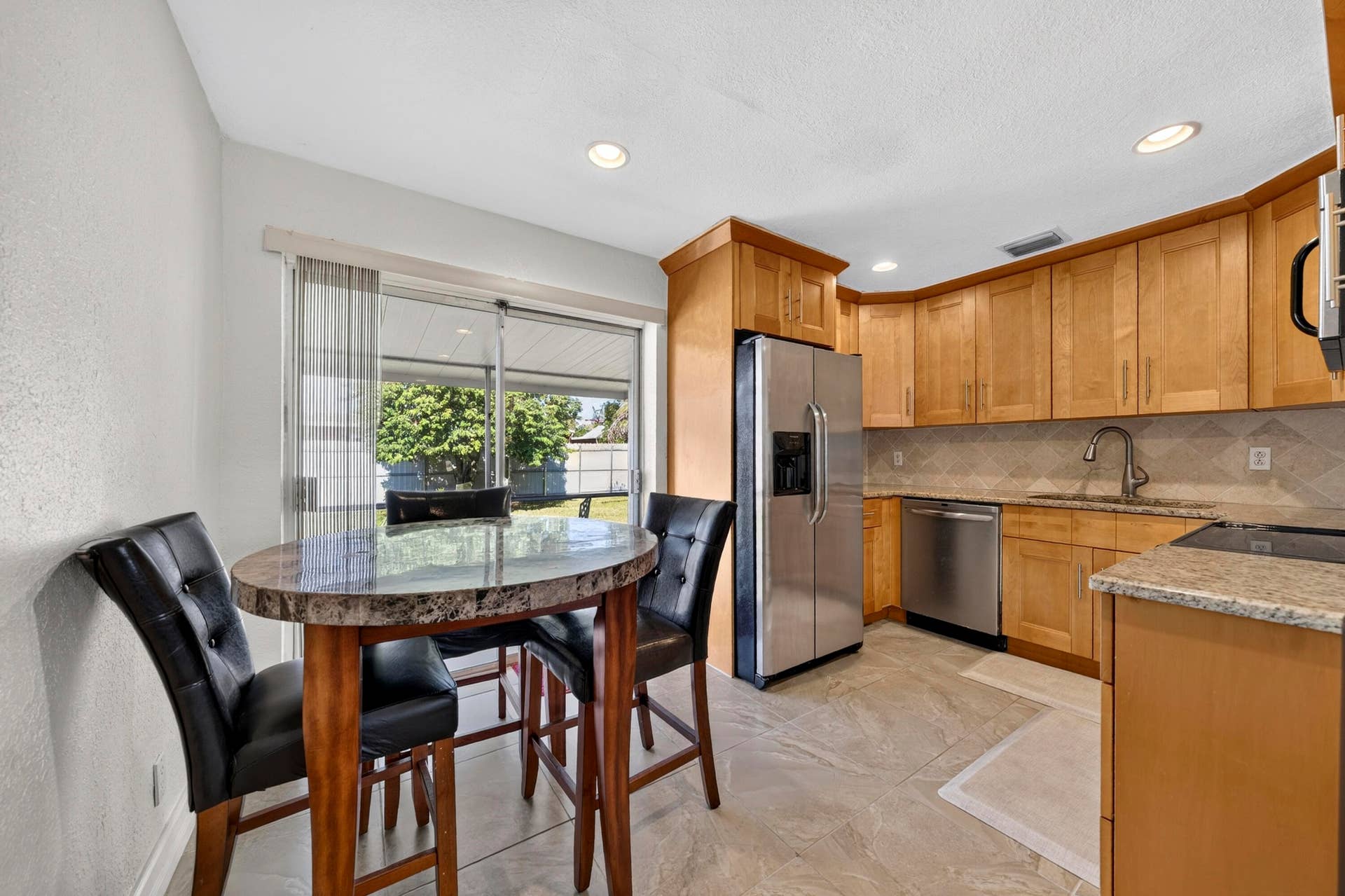 4821 SW 18TH Street, Fort Lauderdale, FL 33317 Updated Kitchen