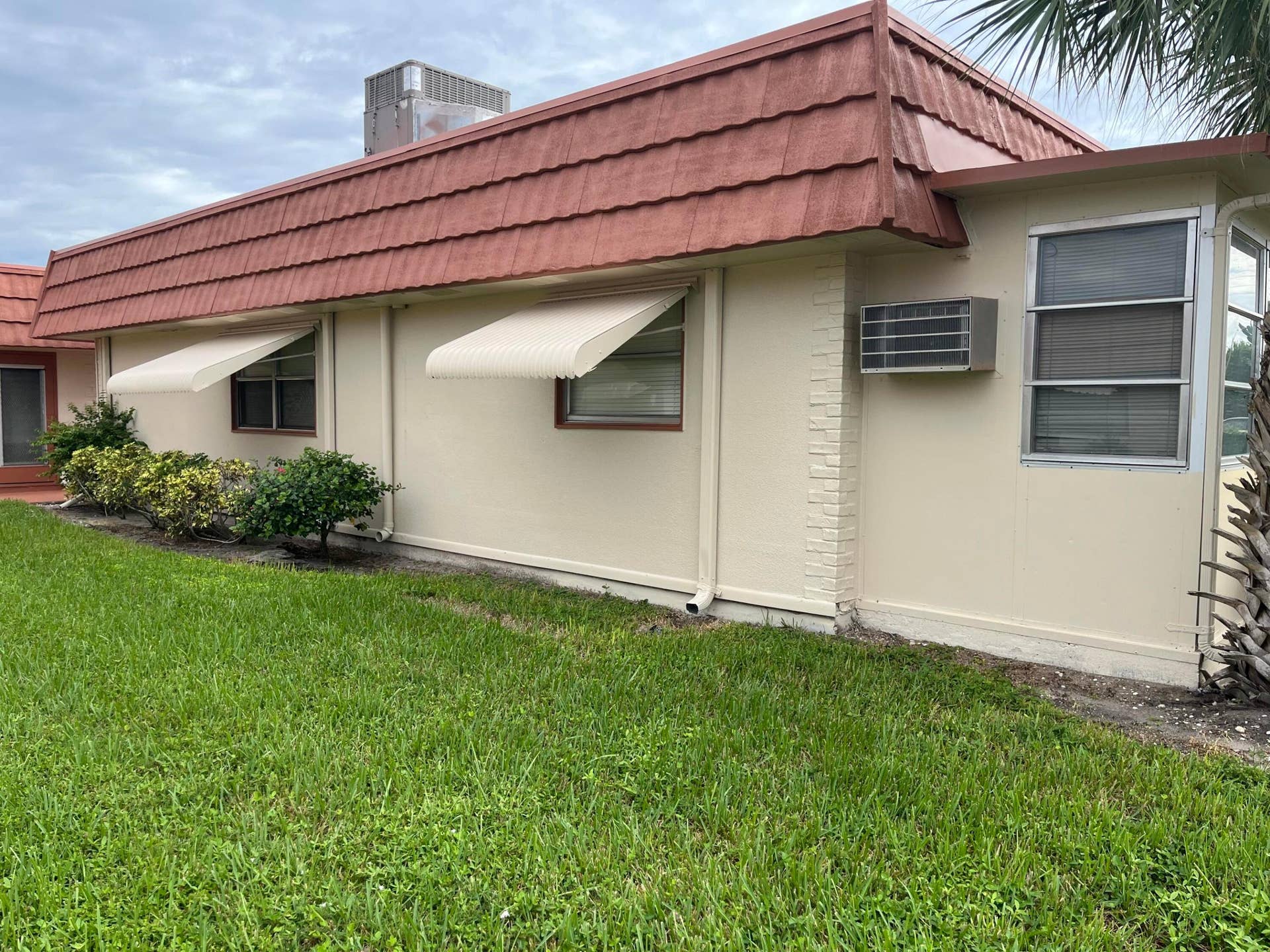 278 SEVILLE L, Delray Beach, FL 33446 side of unit