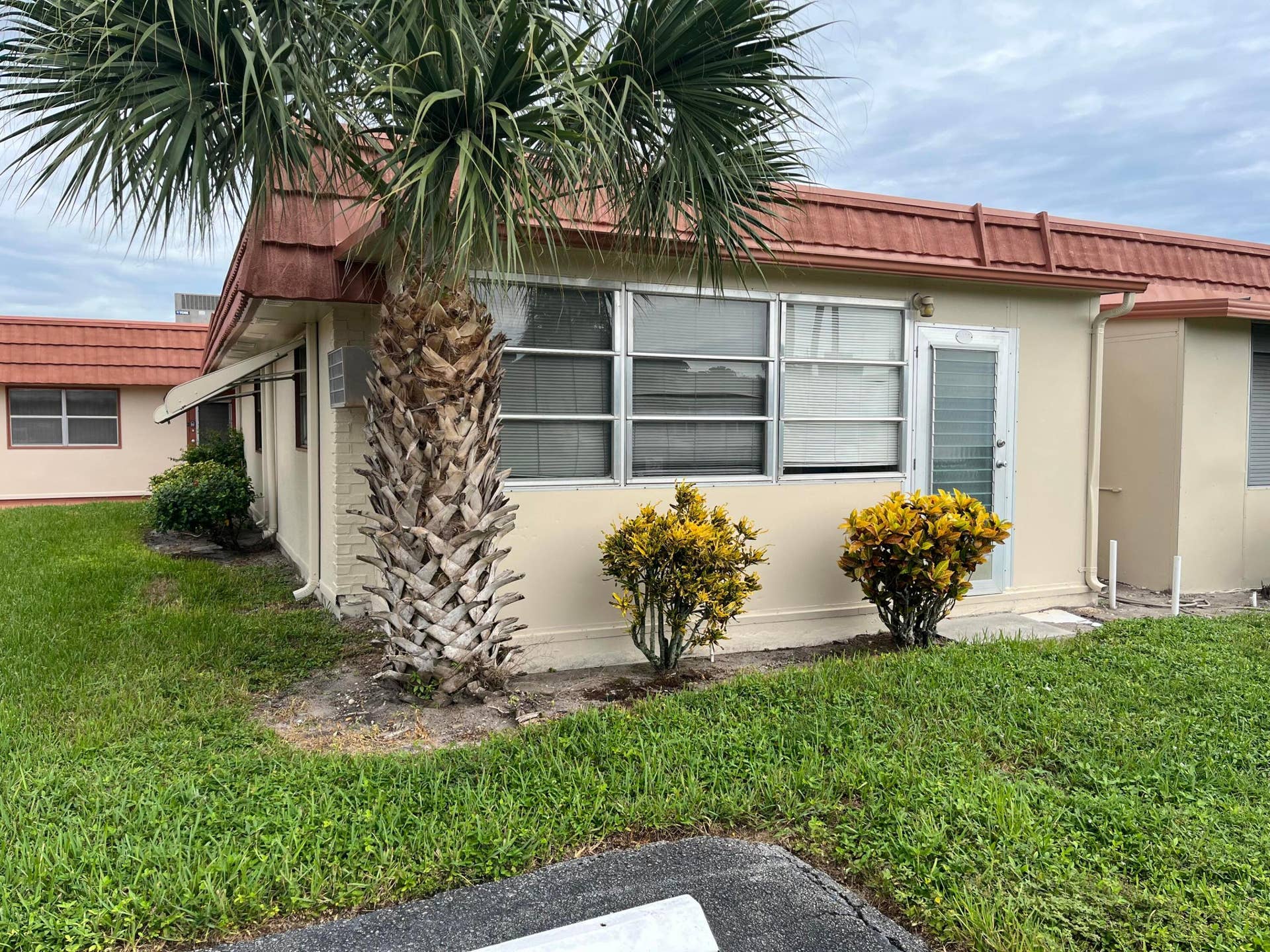 278 SEVILLE L, Delray Beach, FL 33446 rear patio on this nice 1/1.5