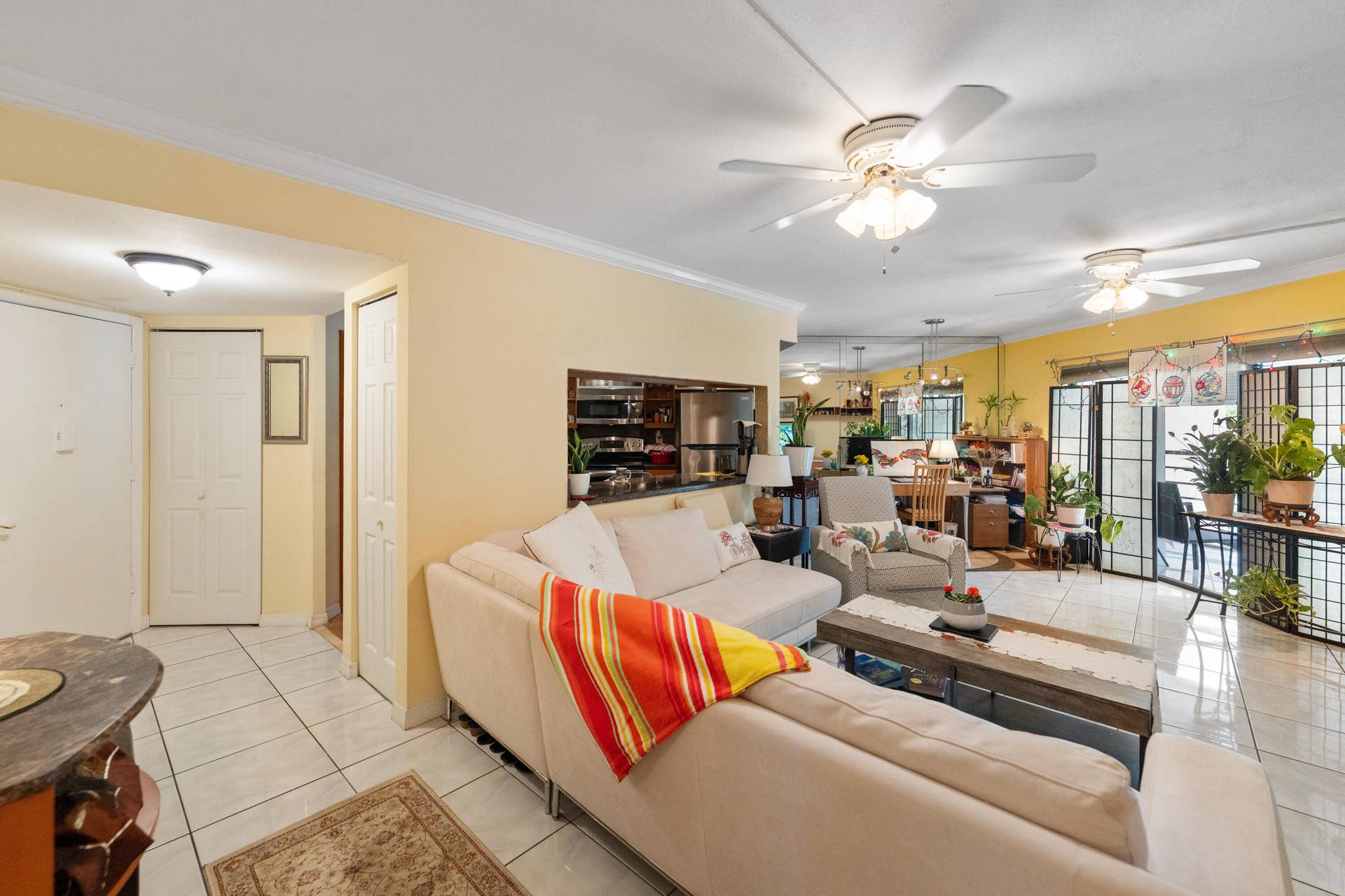 6555 W BROWARD Boulevard, #403, Plantation, FL 33317 Dining/Living Room