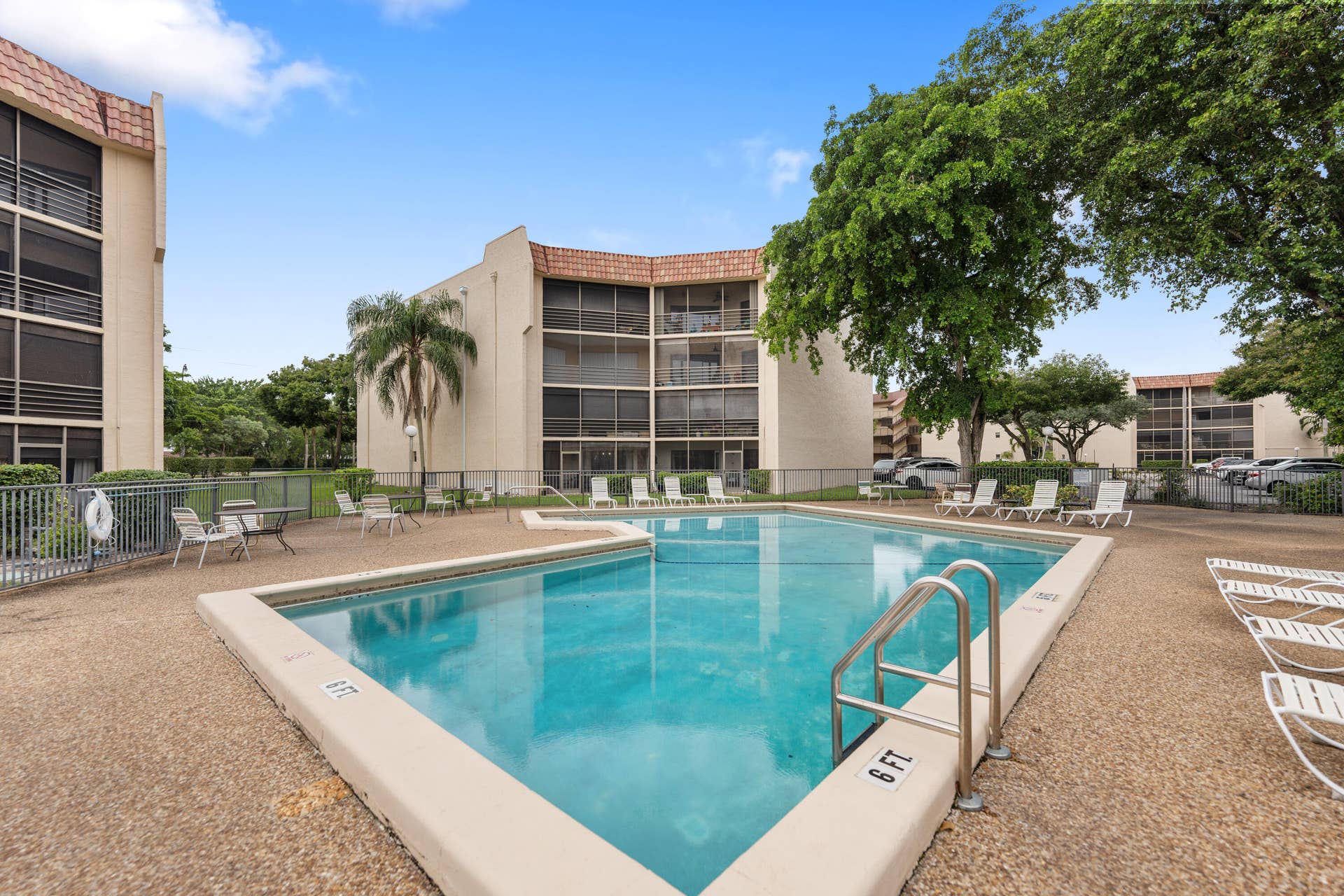 6555 W BROWARD Boulevard, #403, Plantation, FL 33317 Pool