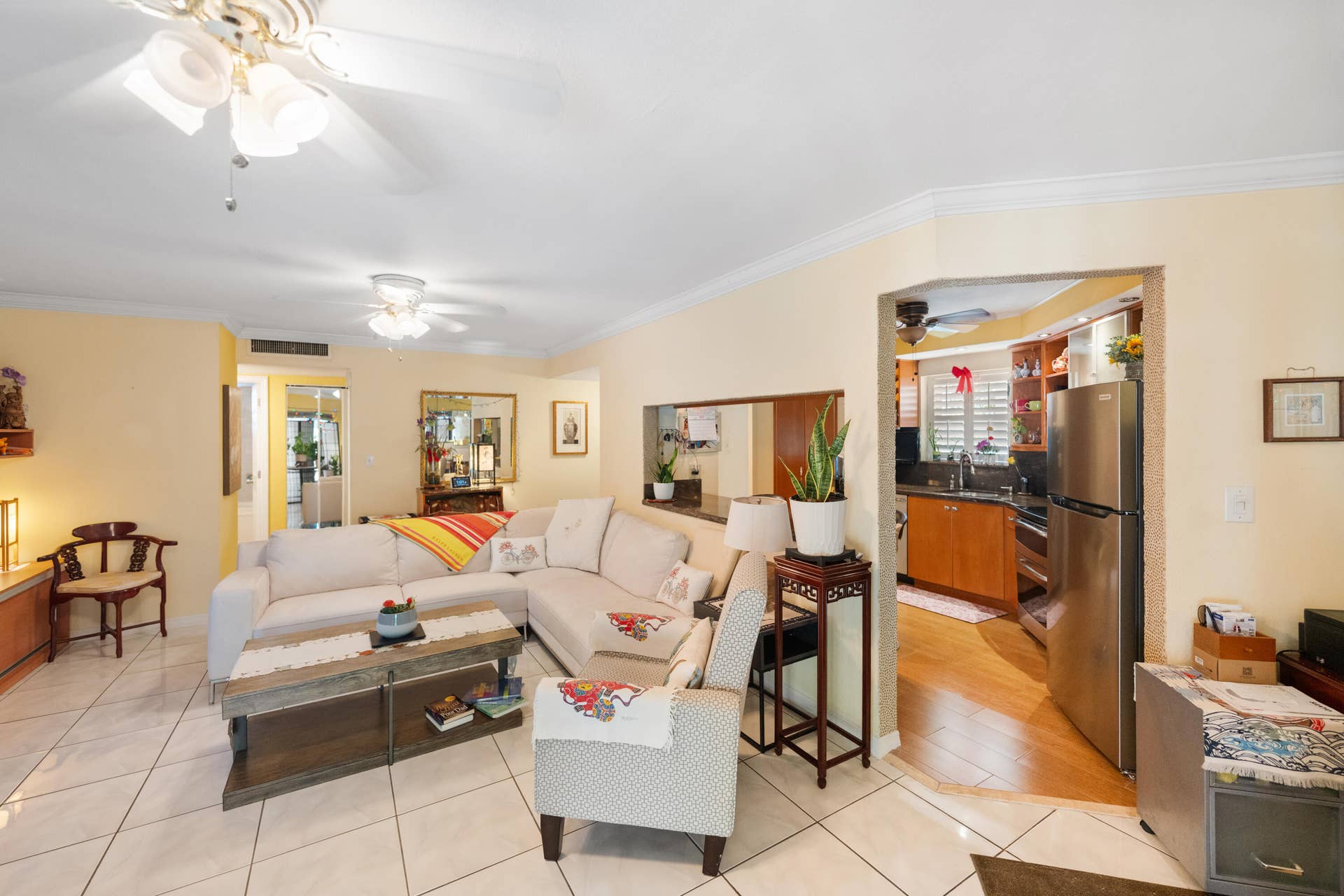 6555 W BROWARD Boulevard, #403, Plantation, FL 33317 Living Room