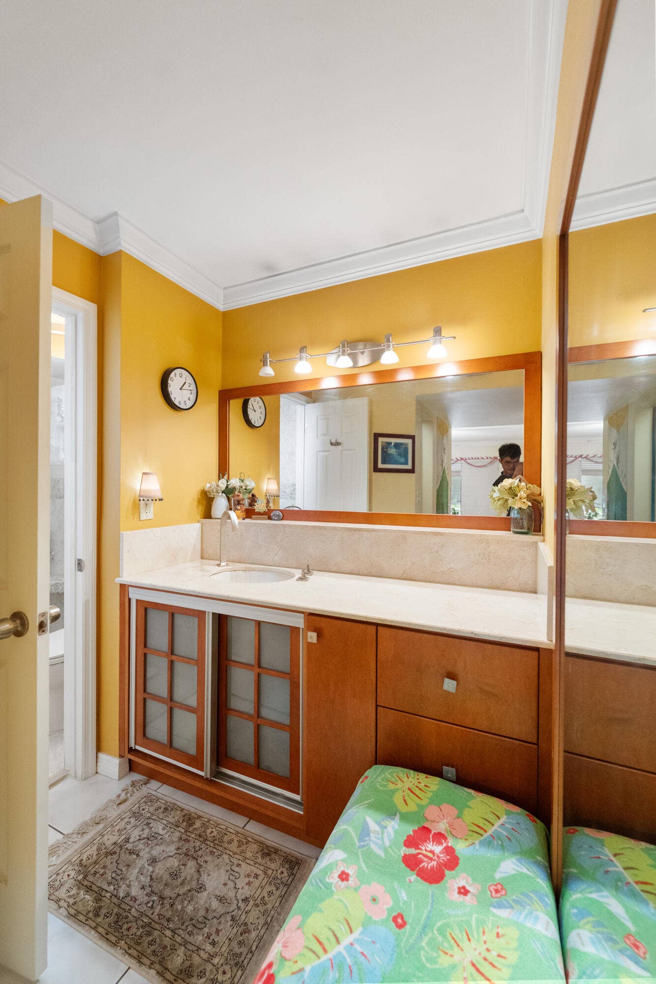 6555 W BROWARD Boulevard, #403, Plantation, FL 33317 Makeup vanity