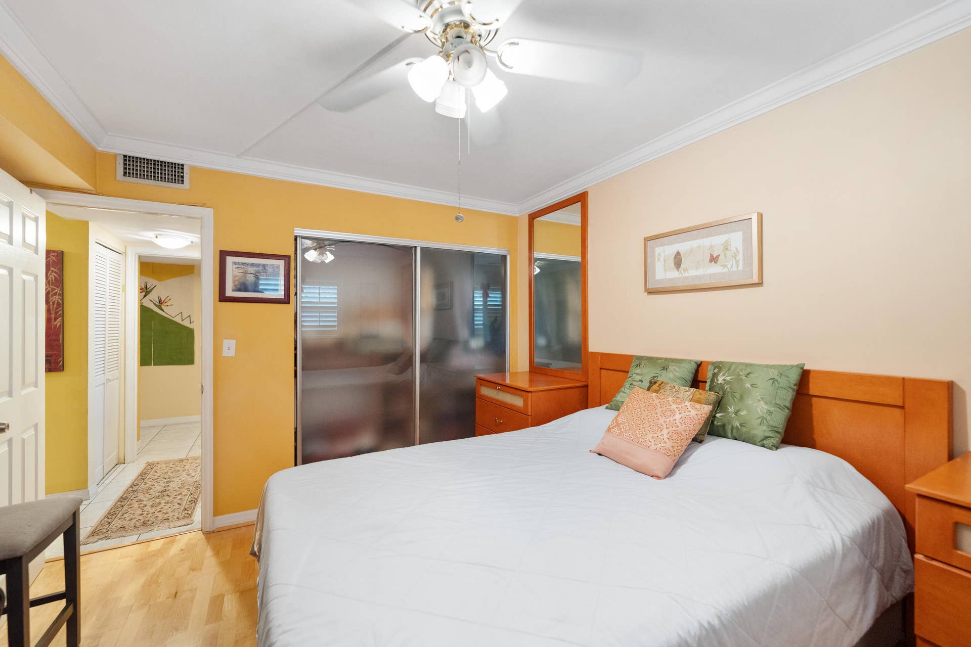 6555 W BROWARD Boulevard, #403, Plantation, FL 33317 Guest room