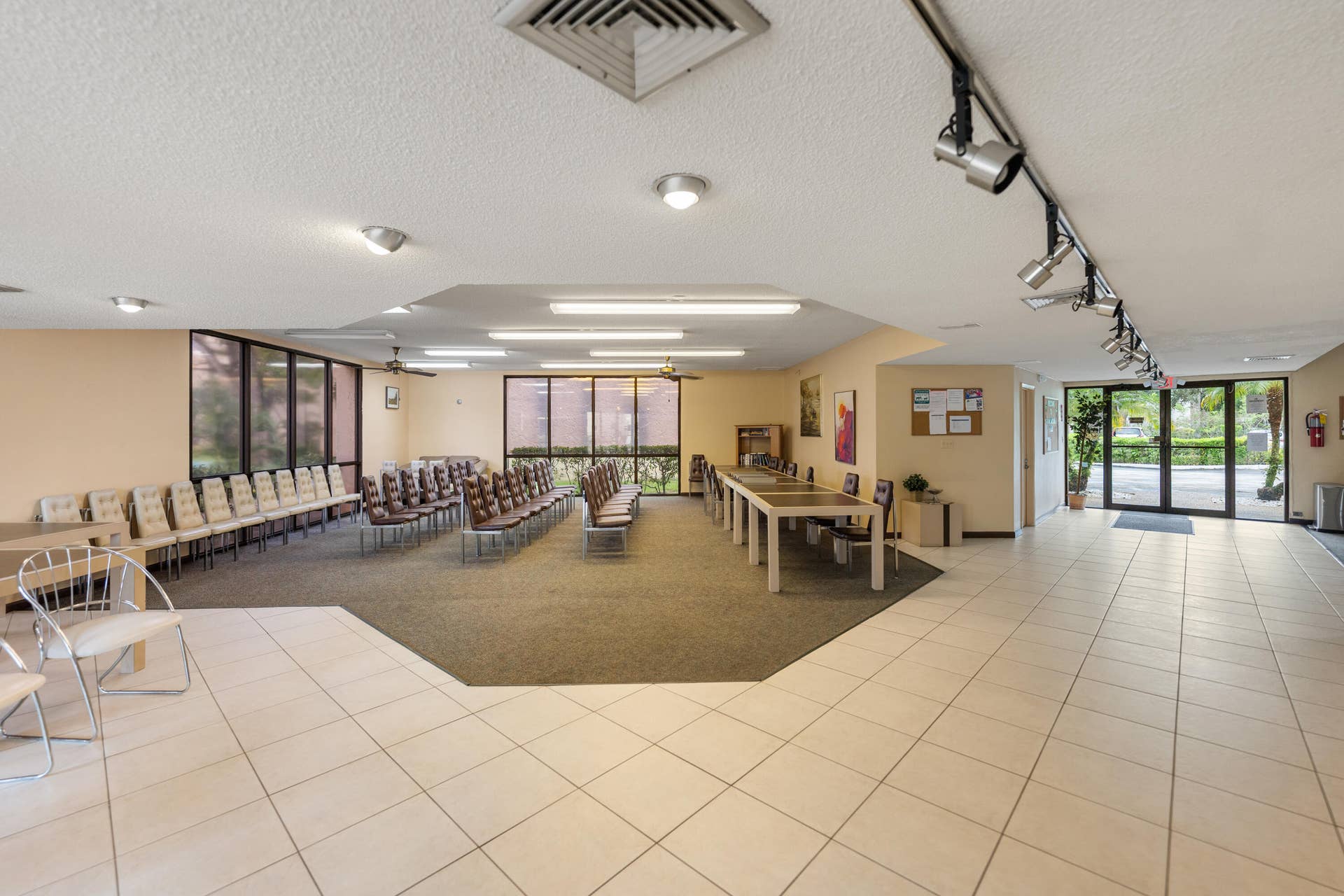 6555 W BROWARD Boulevard, #403, Plantation, FL 33317 Club House Meeting Room