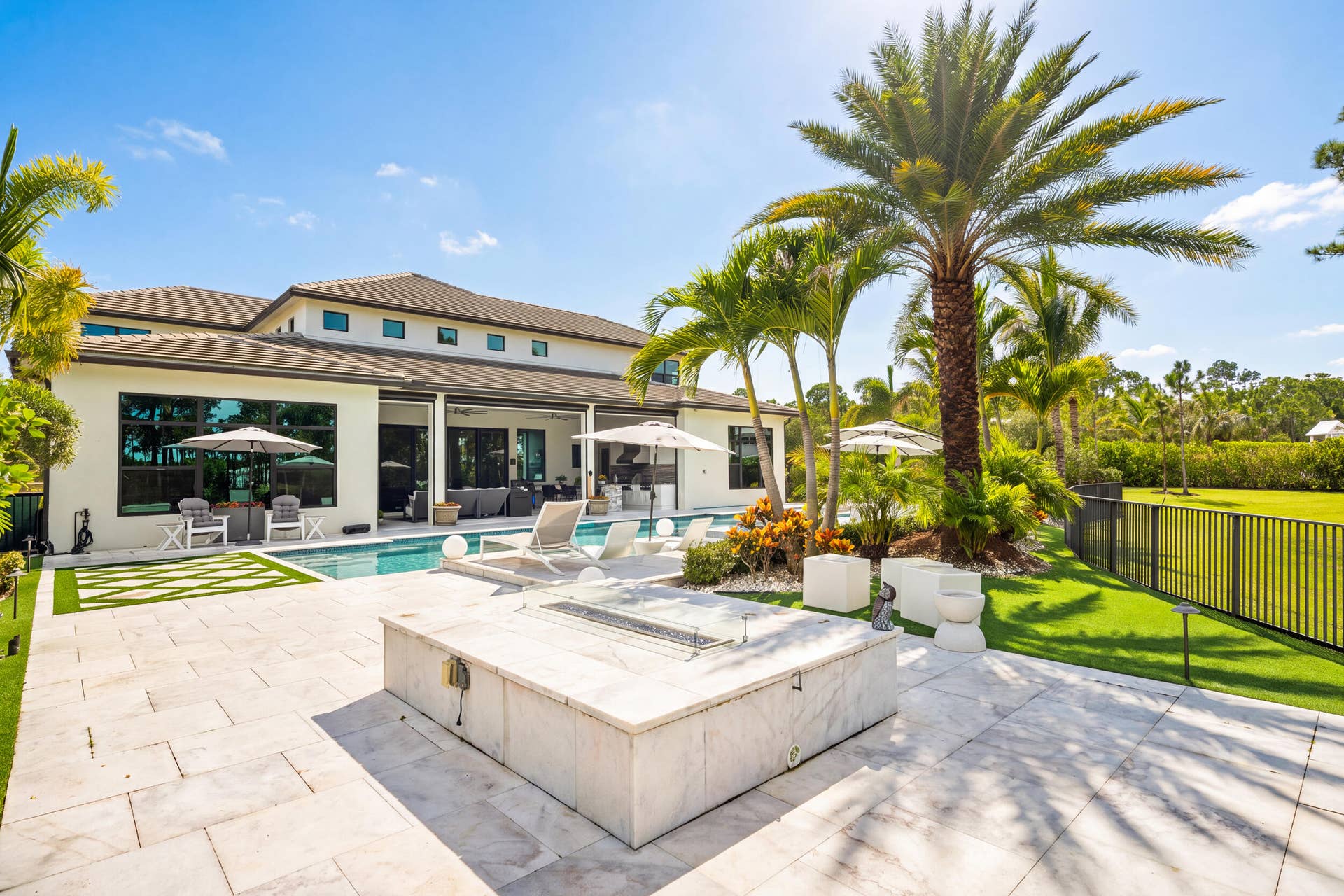 19743 SE Gallberry Drive, Jupiter, FL 33458 Fire Pit