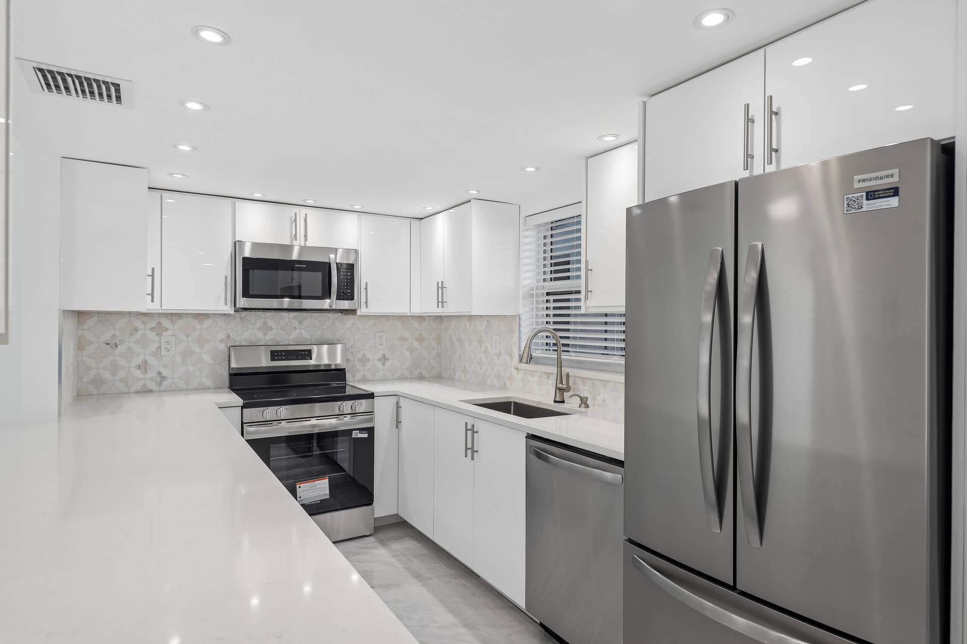 711 N Birch Road, #204, Fort Lauderdale, FL 33304 Tons of storage space, drawers and cabinets.