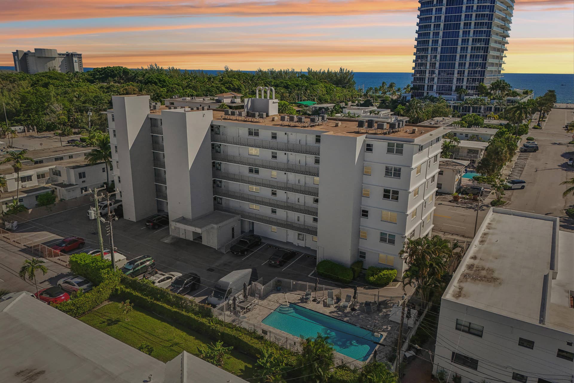 711 N Birch Road, #204, Fort Lauderdale, FL 33304 Hawthorne East building