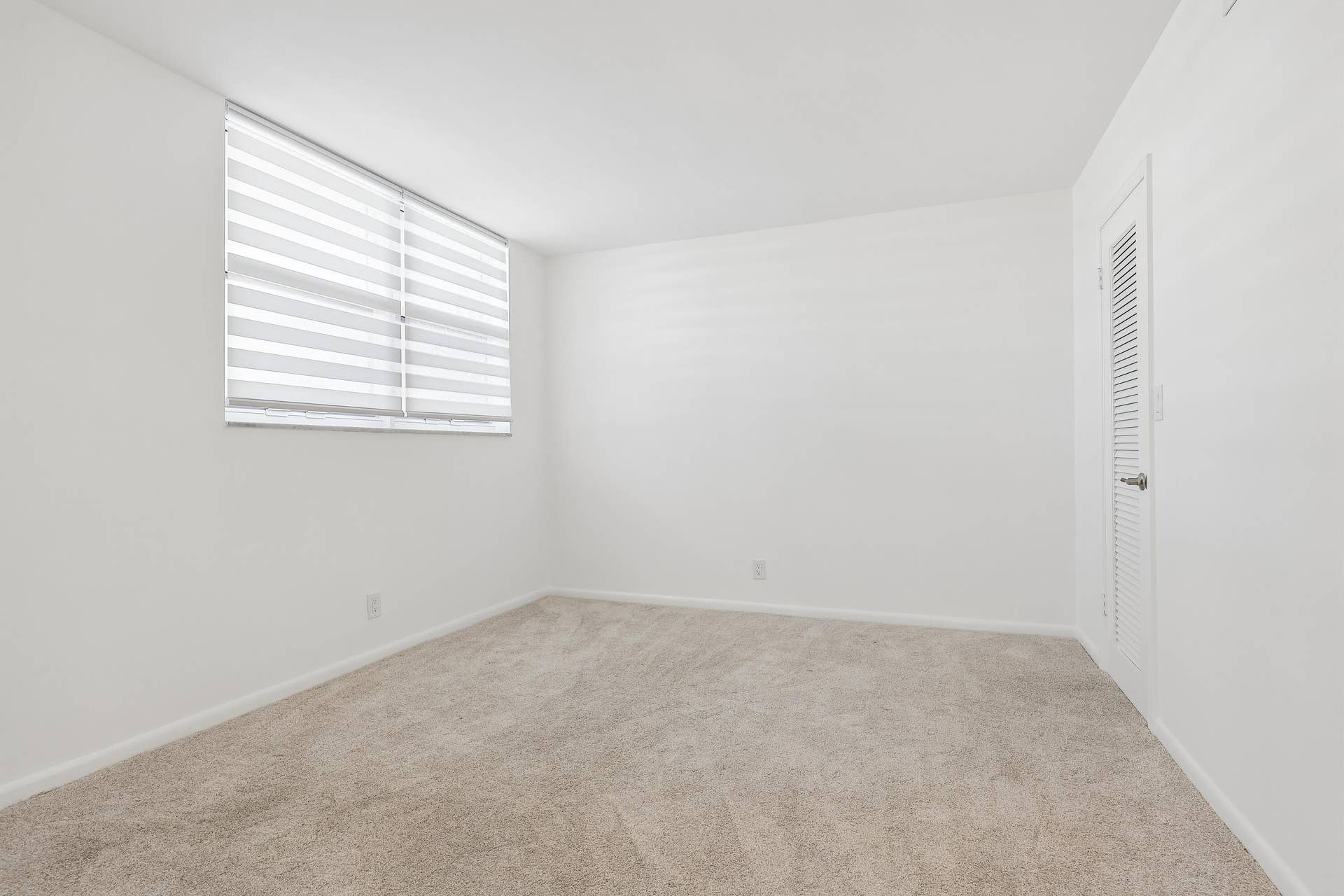 711 N Birch Road, #204, Fort Lauderdale, FL 33304 Guest bedroom has a very large walk-in closet