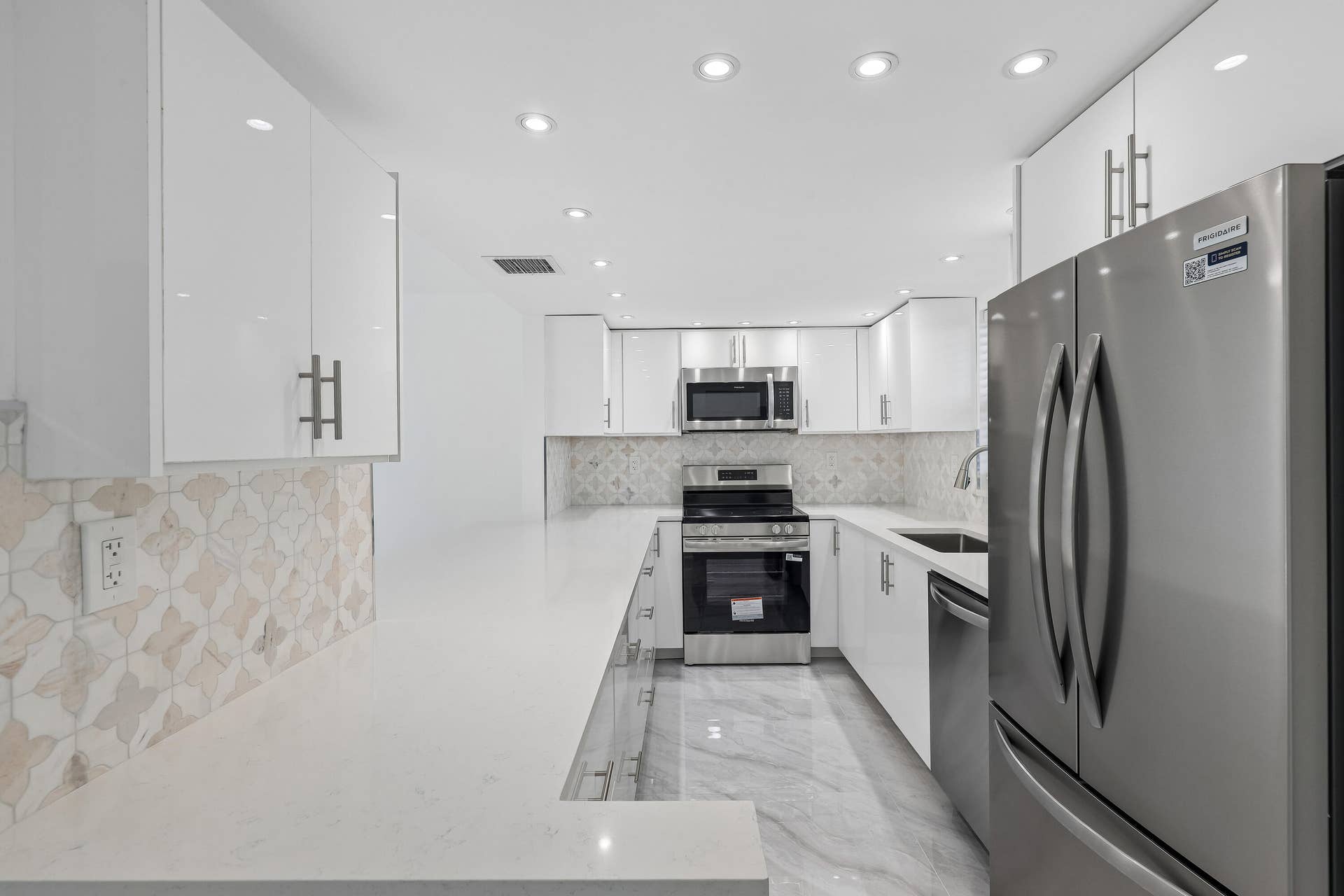 711 N Birch Road, #204, Fort Lauderdale, FL 33304 All Stainless Steel appliances brand new.