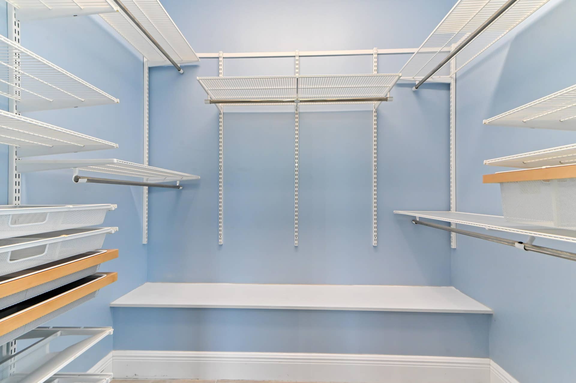 29 closet 01