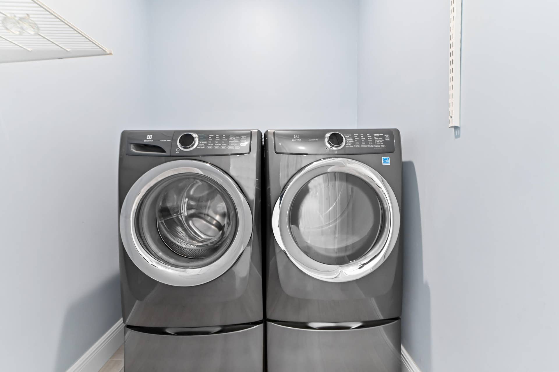 18 laundry room 01