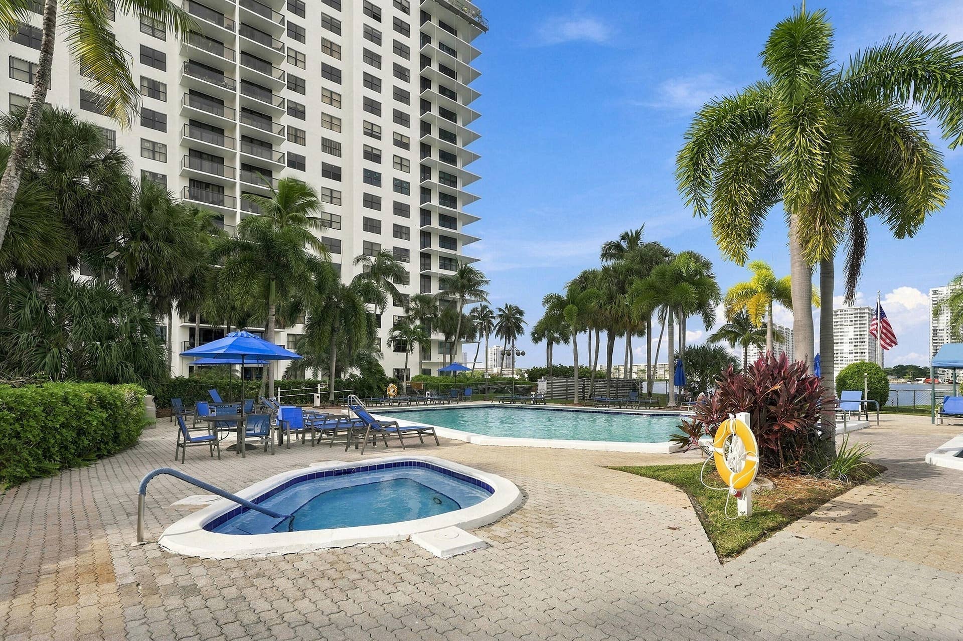 18181 NE 31ST Court, #804, Aventura, FL 33160 Pool
