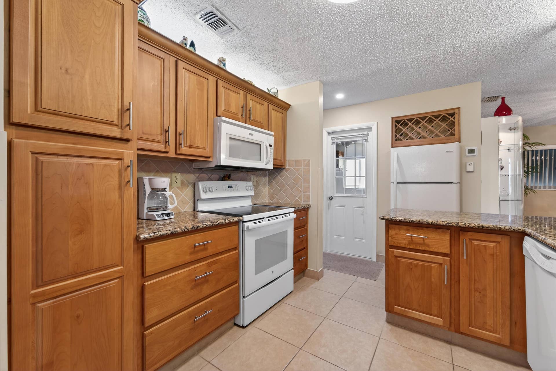 1601 SW 18TH Street SW, Boynton Beach, FL 33426 Kitchen