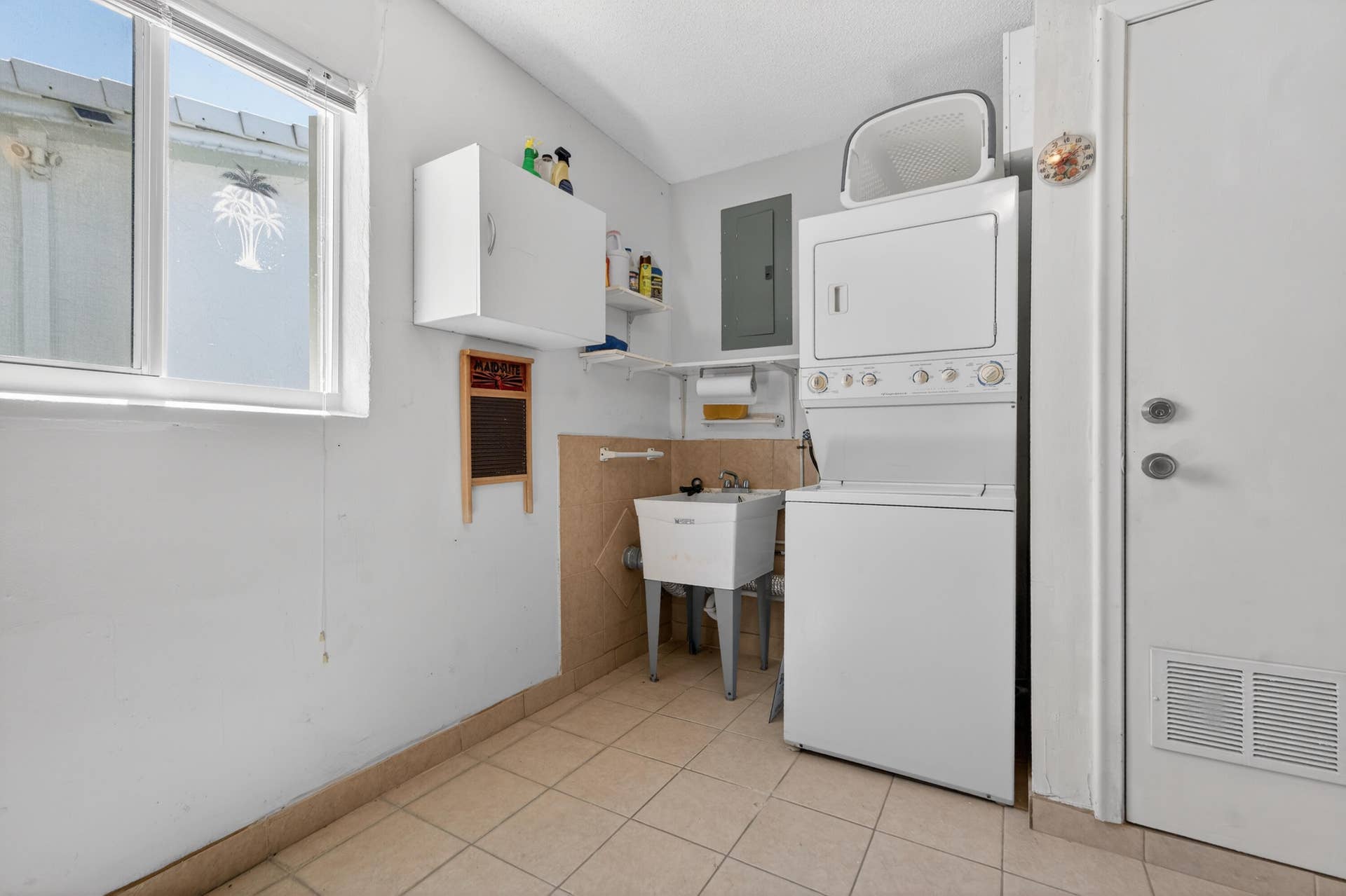 1601 SW 18TH Street SW, Boynton Beach, FL 33426 Garage W/D & Sink