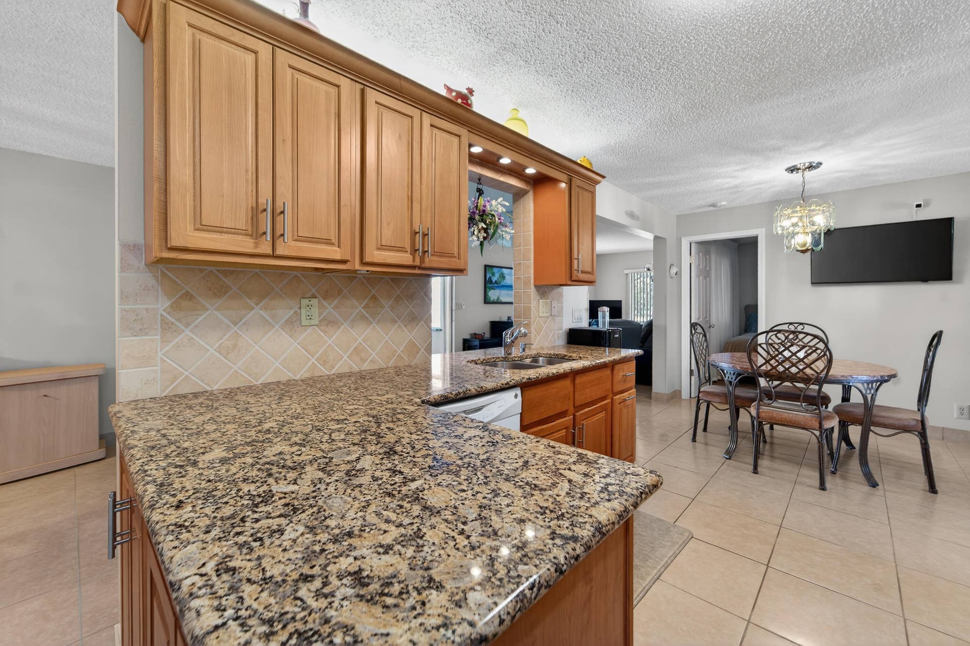 1601 SW 18TH Street SW, Boynton Beach, FL 33426 Granite Tops