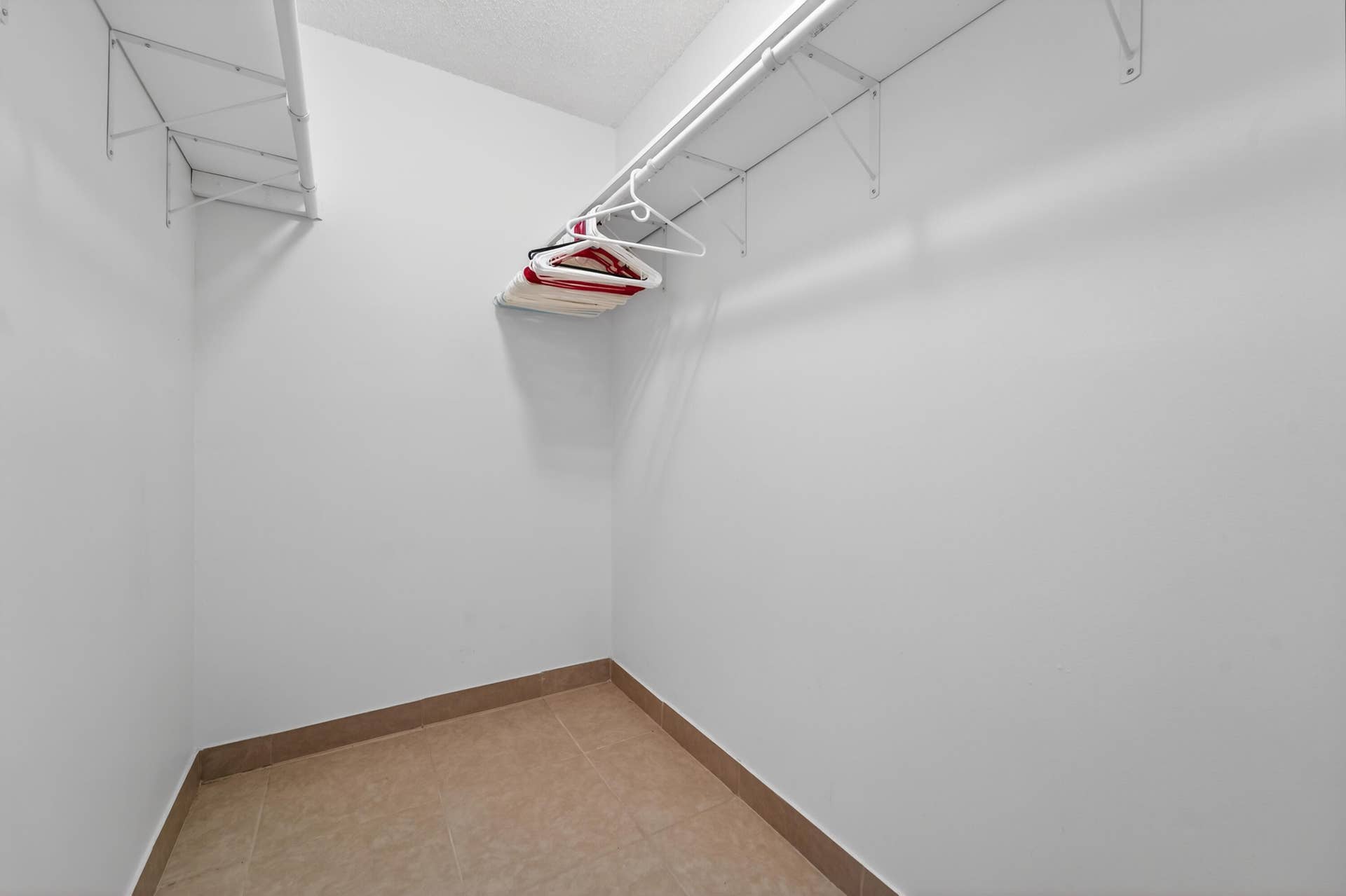 1601 SW 18TH Street SW, Boynton Beach, FL 33426 Master Closet