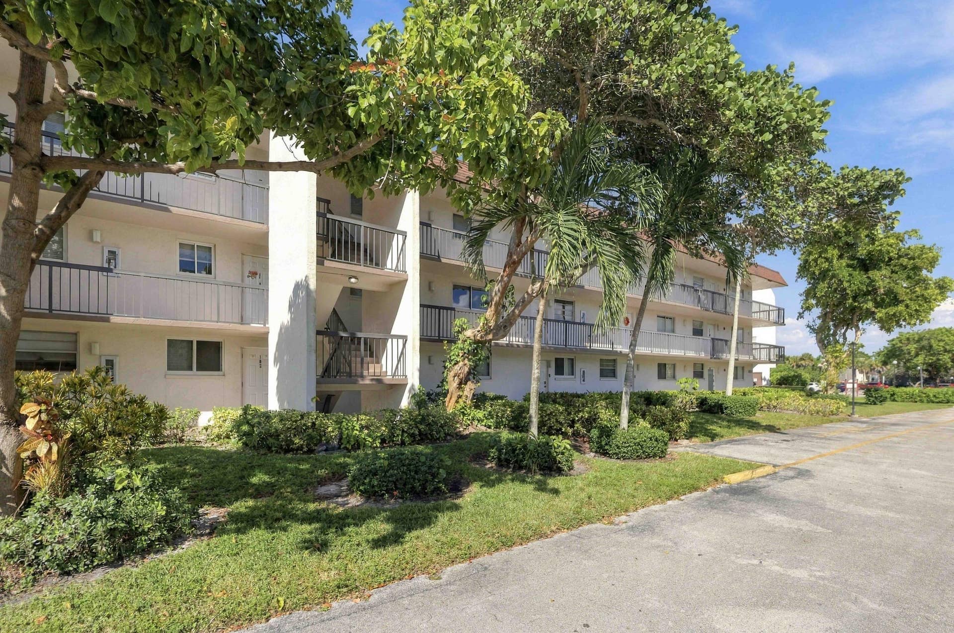 7400 NW 17TH Street, #202, Plantation, FL 33313 LopezProductions 21