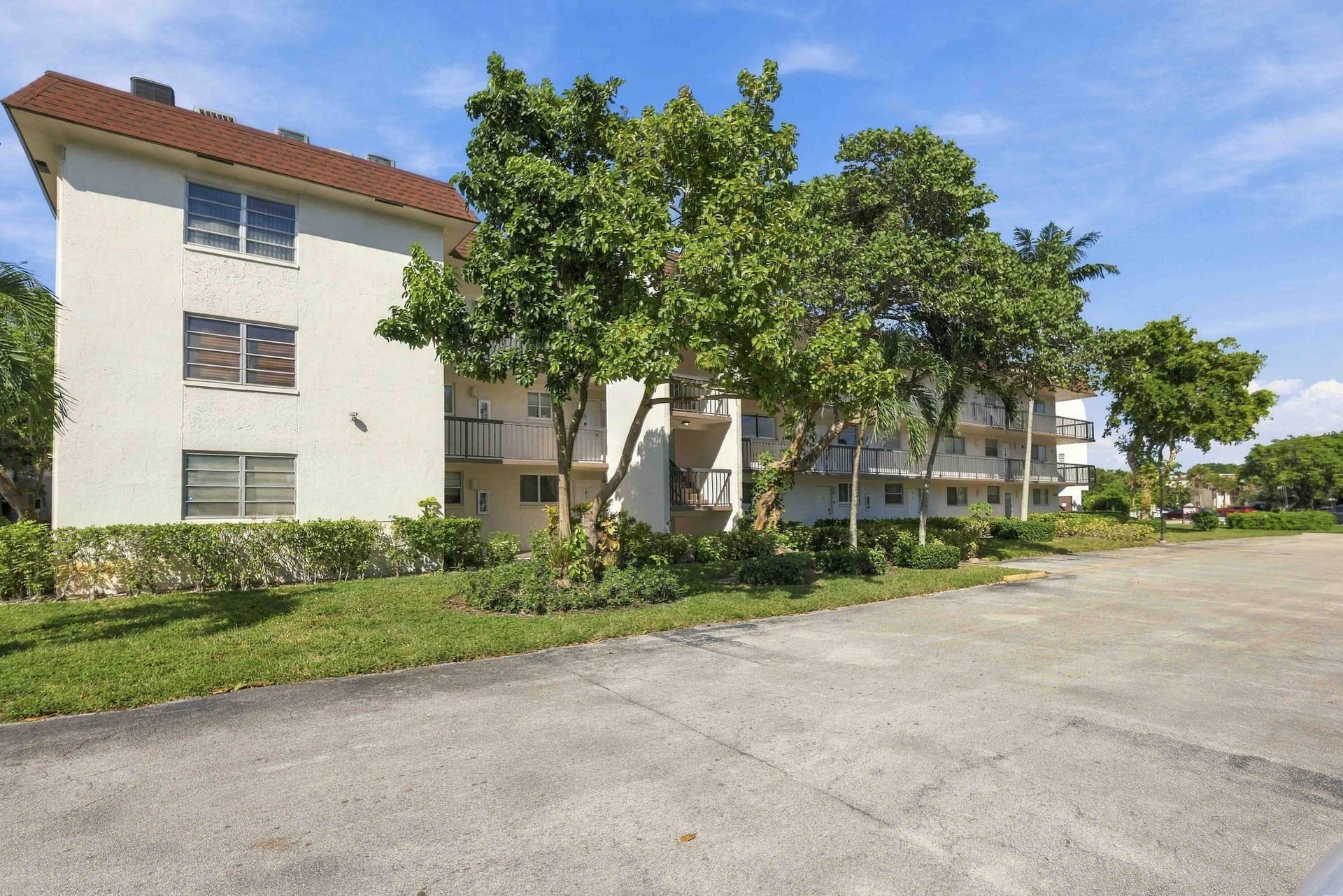 7400 NW 17TH Street, #202, Plantation, FL 33313 LopezProductions 19