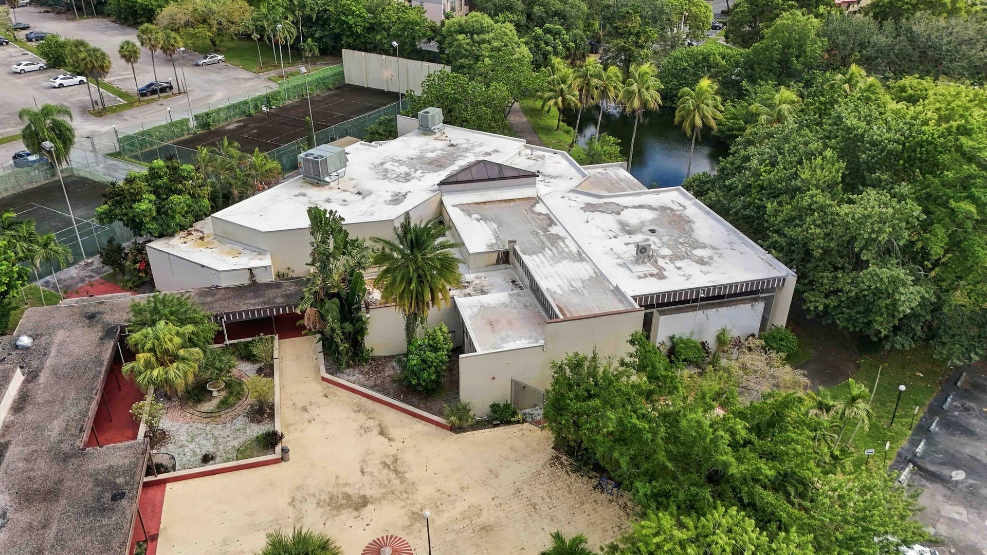 7400 NW 17TH Street, #202, Plantation, FL 33313 LopezProductions 23