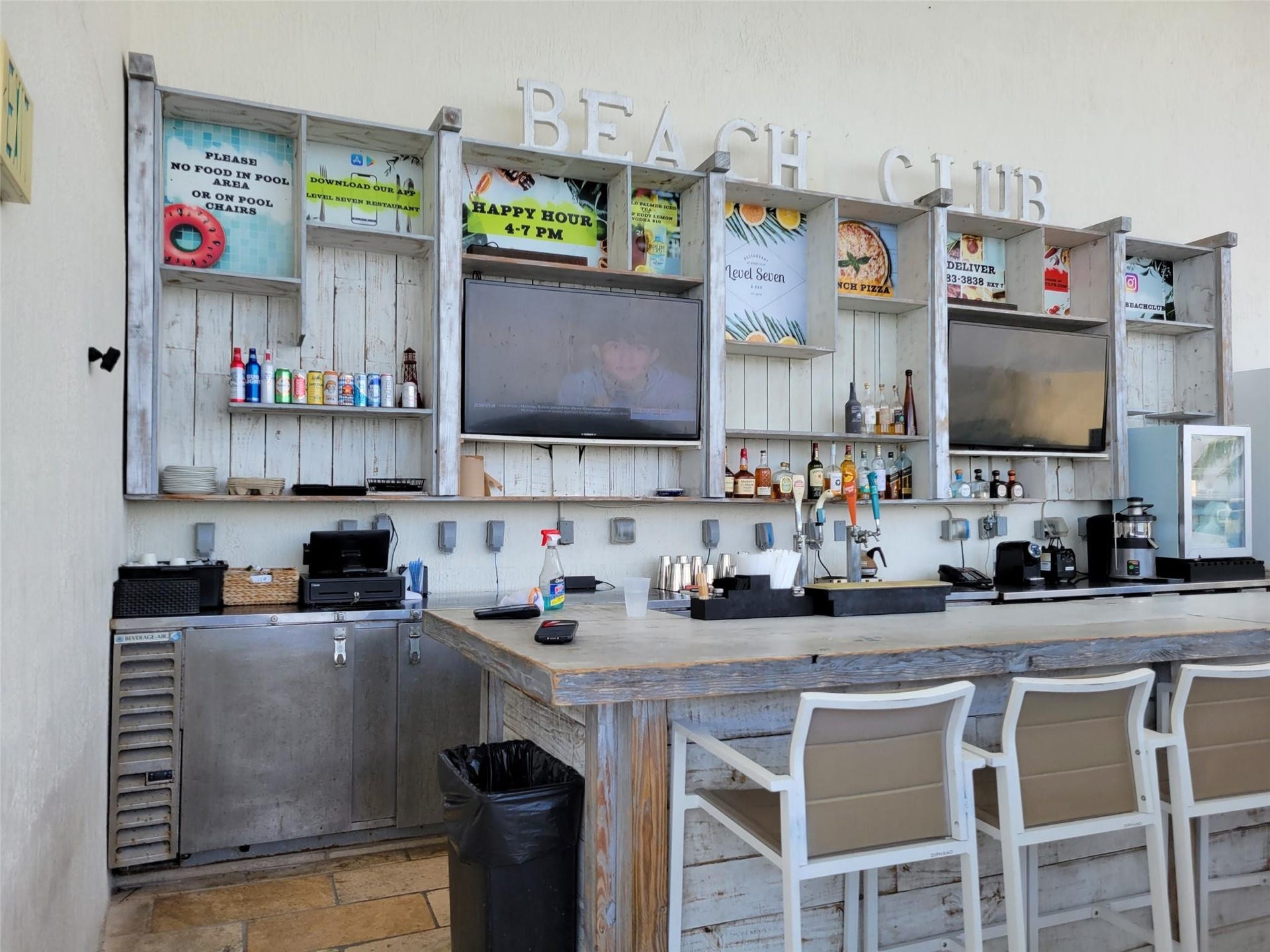 1830 S Ocean Drive, #3502, Hallandale Beach, FL 33009 Poolside Restaurant