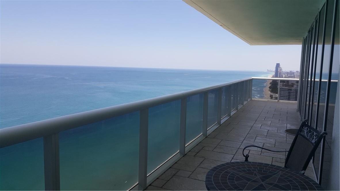 1830 S Ocean Drive, #3502, Hallandale Beach, FL 33009 Wraparound balcony
