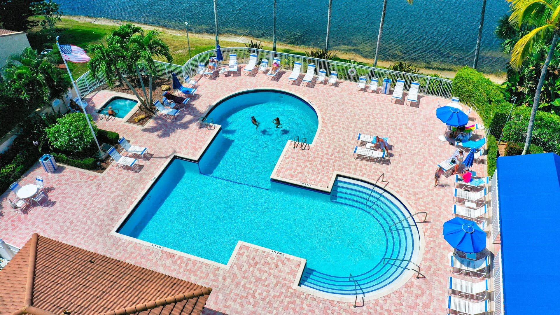 Cortina Pool