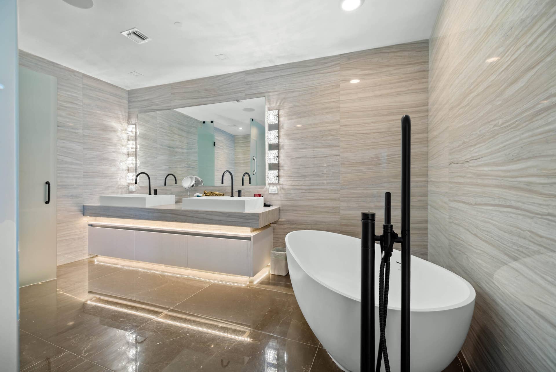 2200 N OCEAN Boulevard, #S1402, Fort Lauderdale, FL 33305 Fabulous Primary Bath