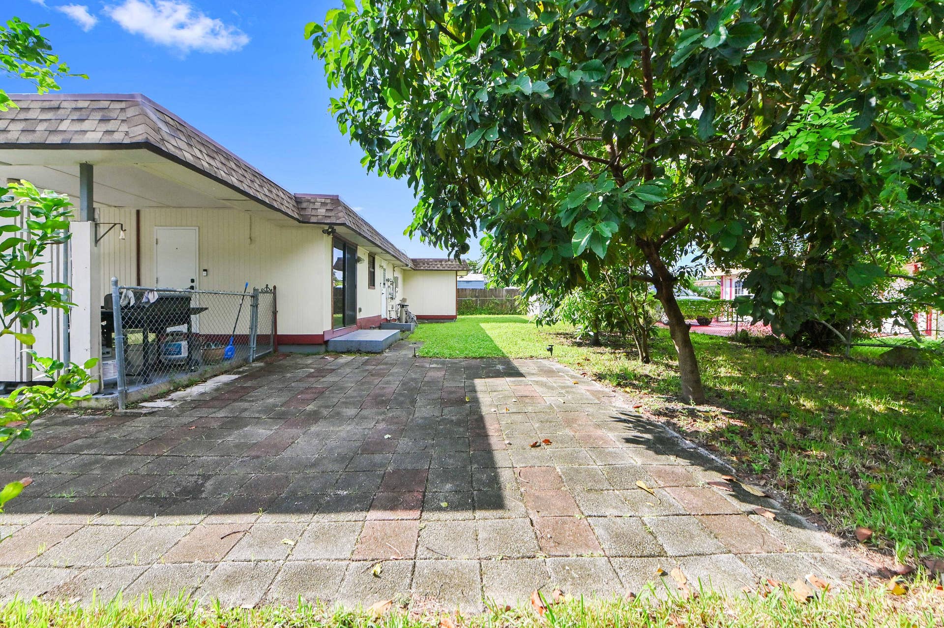 24 patio 02