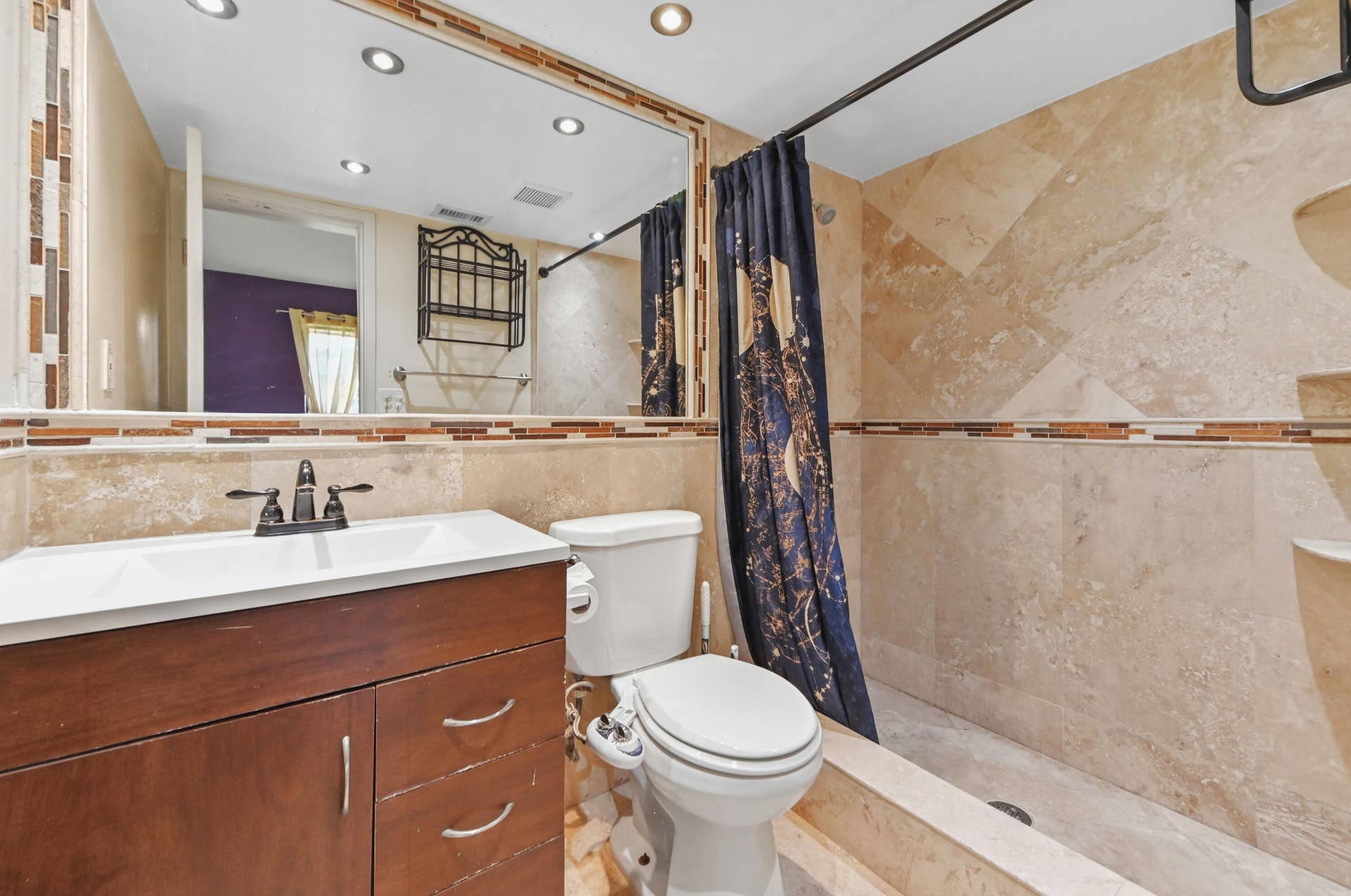21 Bathroom 02