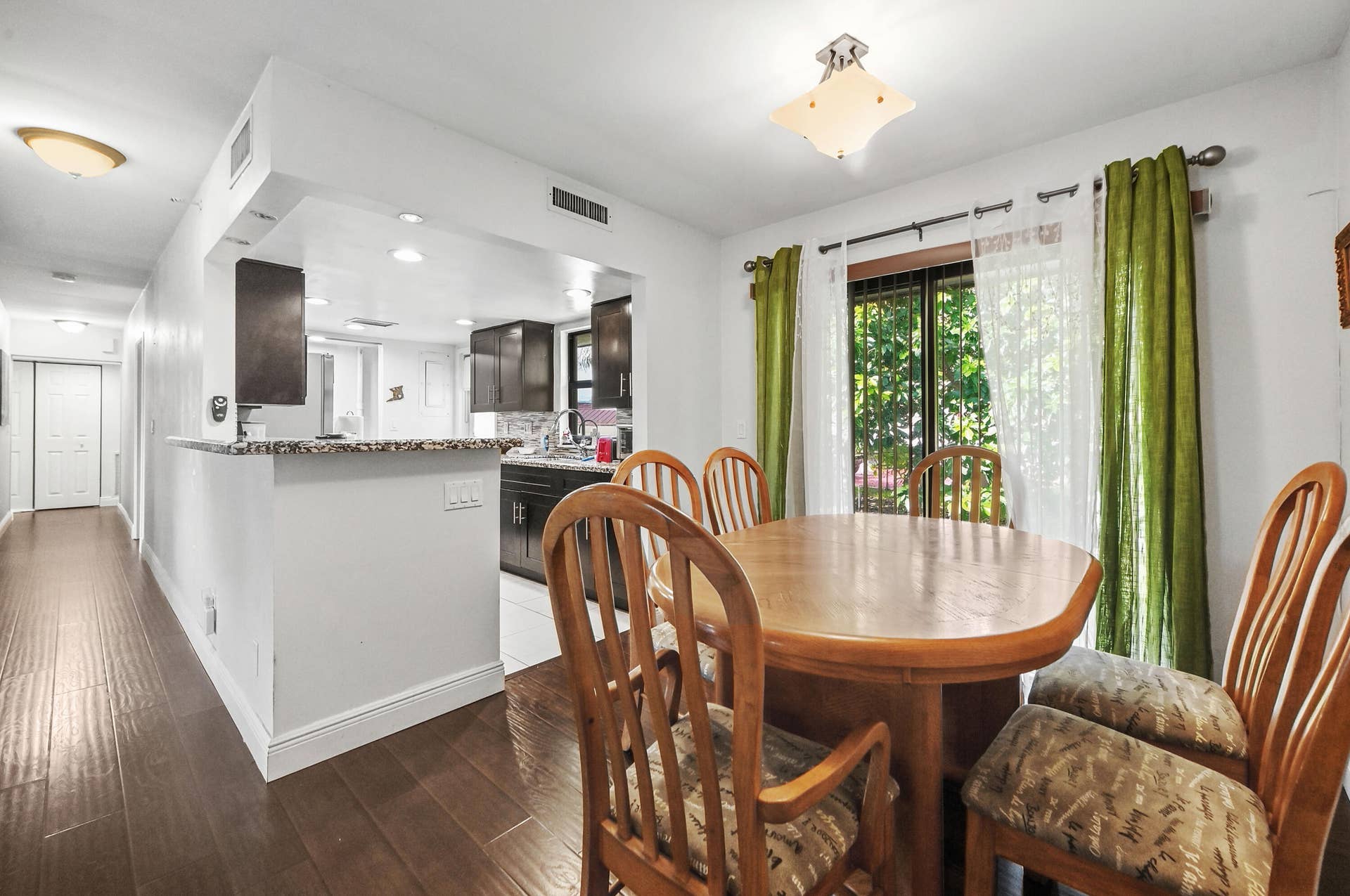 09 Dining area 01