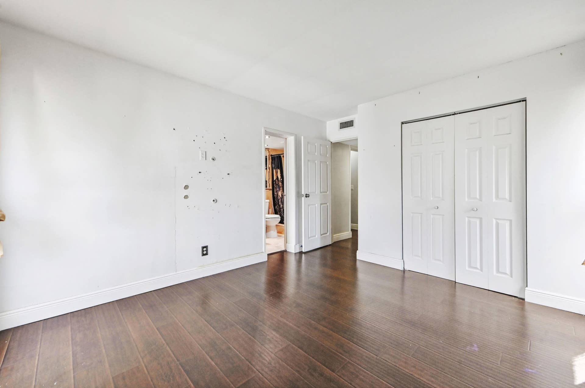 20 Bedroom 06