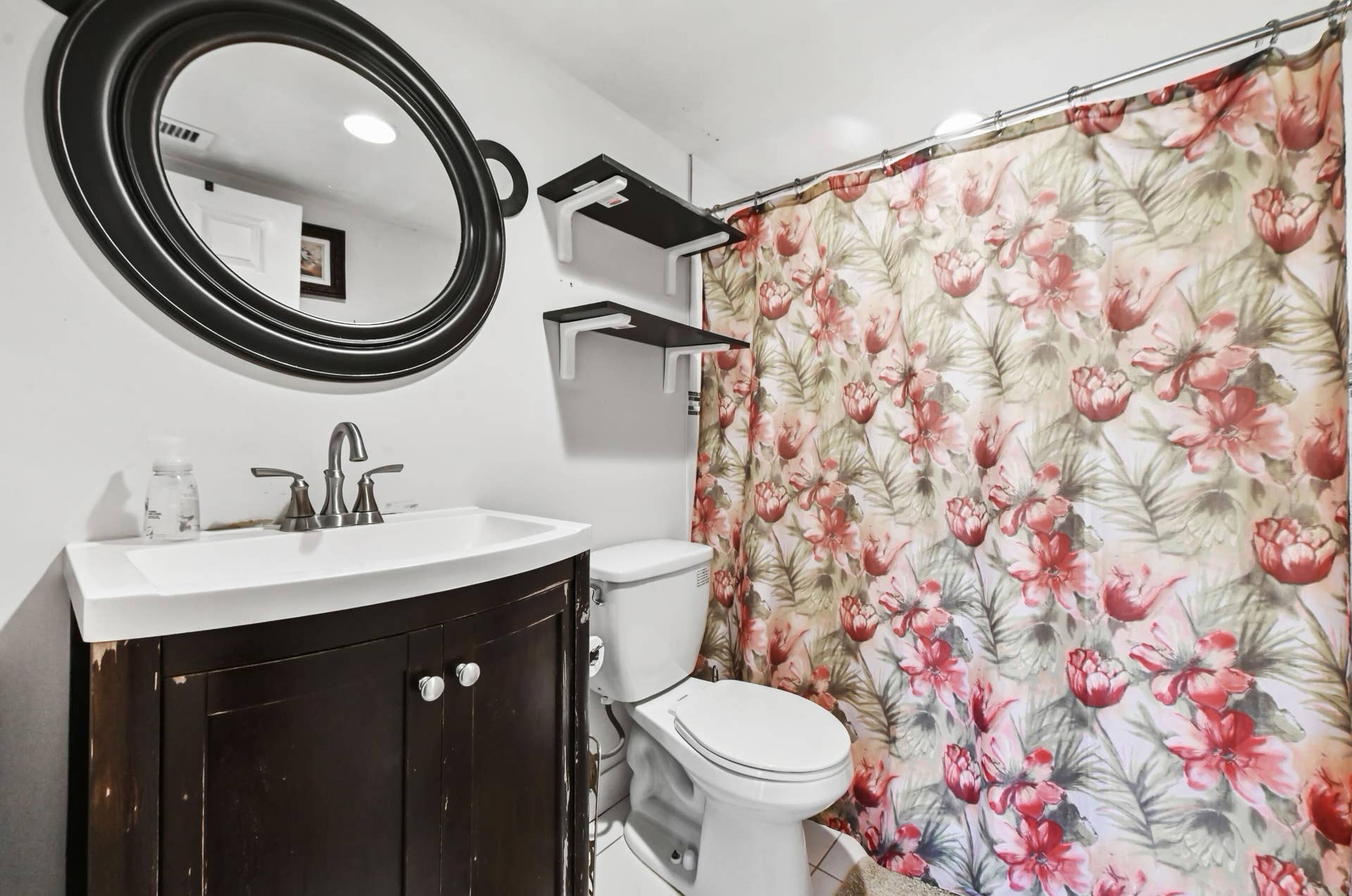 14 Bathroom 01