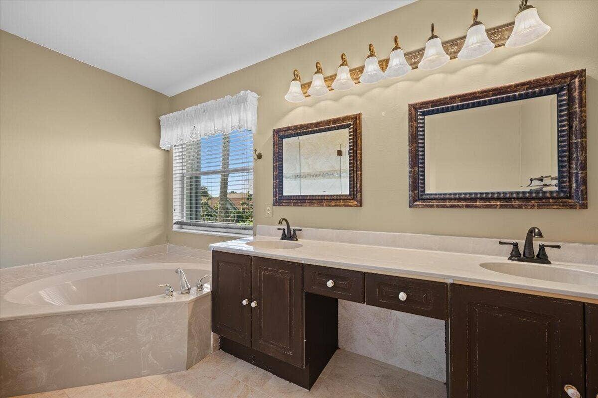 7639 Northtree Club Drive, Greenacres, FL 33467 22-LUX_6284