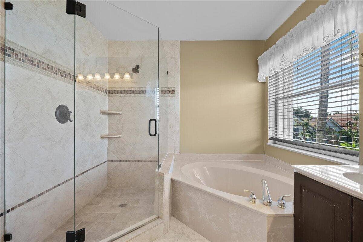 7639 Northtree Club Drive, Greenacres, FL 33467 23-LUX_6294