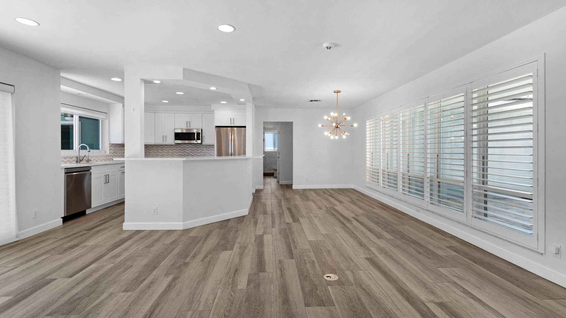 5830 NE 21ST Avenue, Fort Lauderdale, FL 33308 8_accutour_01 5830-ne-21st-ave-007