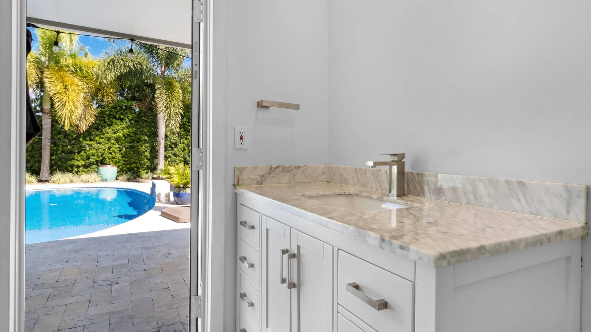 5830 NE 21ST Avenue, Fort Lauderdale, FL 33308 25_accutour_01 5830-ne-21st-ave-024