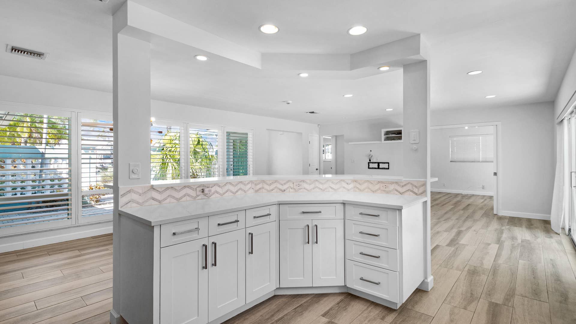 5830 NE 21ST Avenue, Fort Lauderdale, FL 33308 16_accutour_01 5830-ne-21st-ave-015
