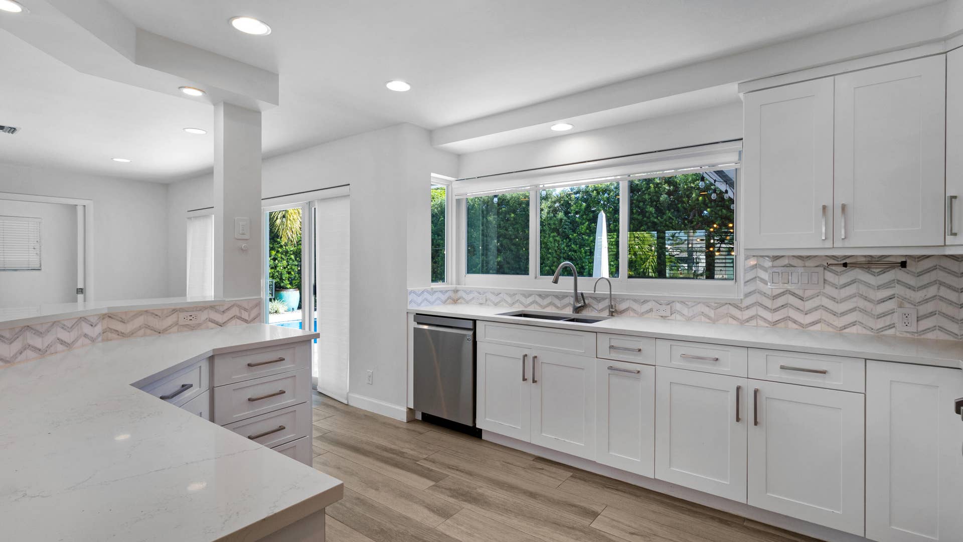 5830 NE 21ST Avenue, Fort Lauderdale, FL 33308 14_accutour_01 5830-ne-21st-ave-013