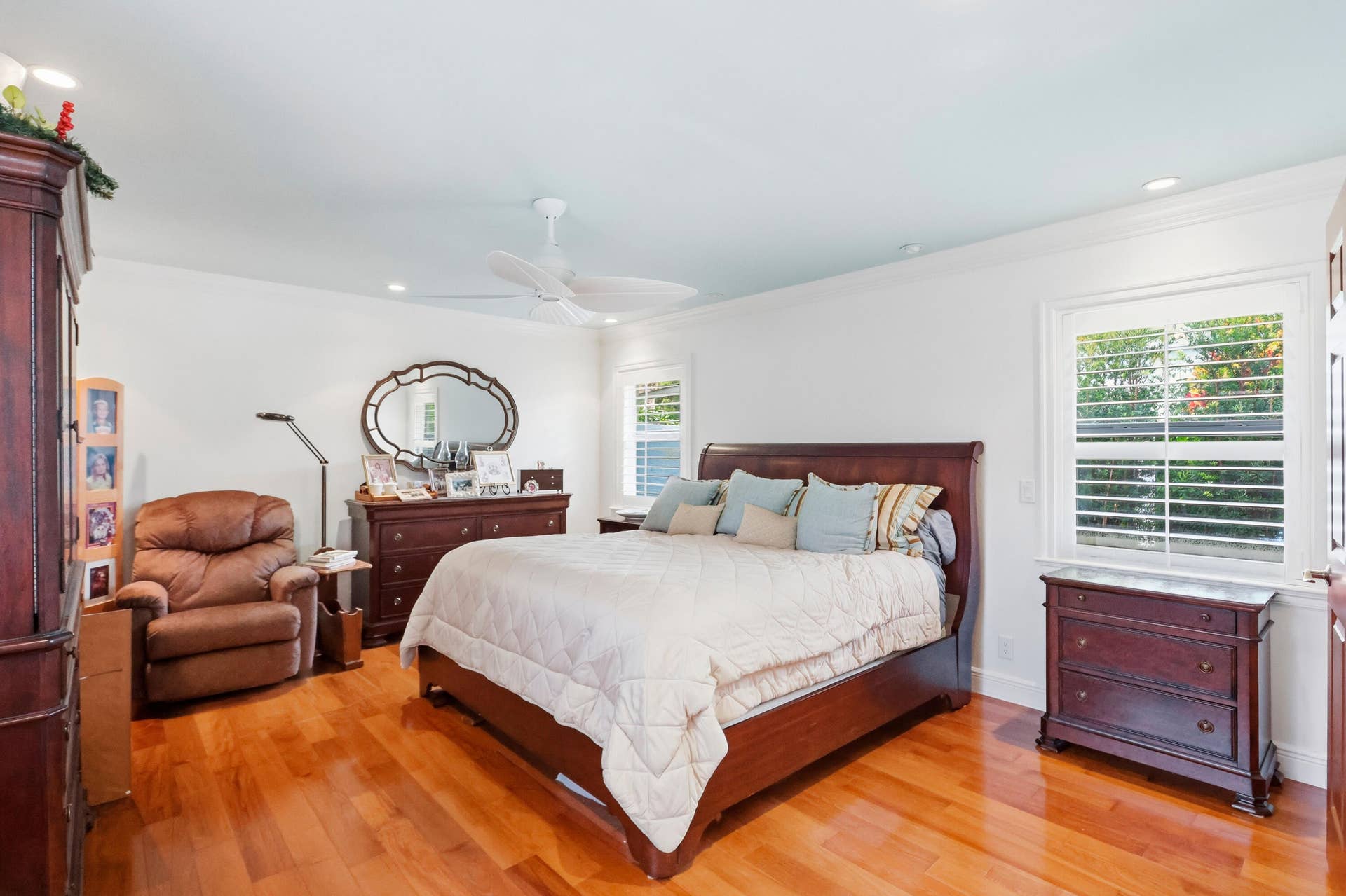2919 Banyan Blvd Circle NW, Boca Raton, FL 33431 Hardwood flooring, recessed lighting, ceiling fan, and windows equipped with plantation shutters