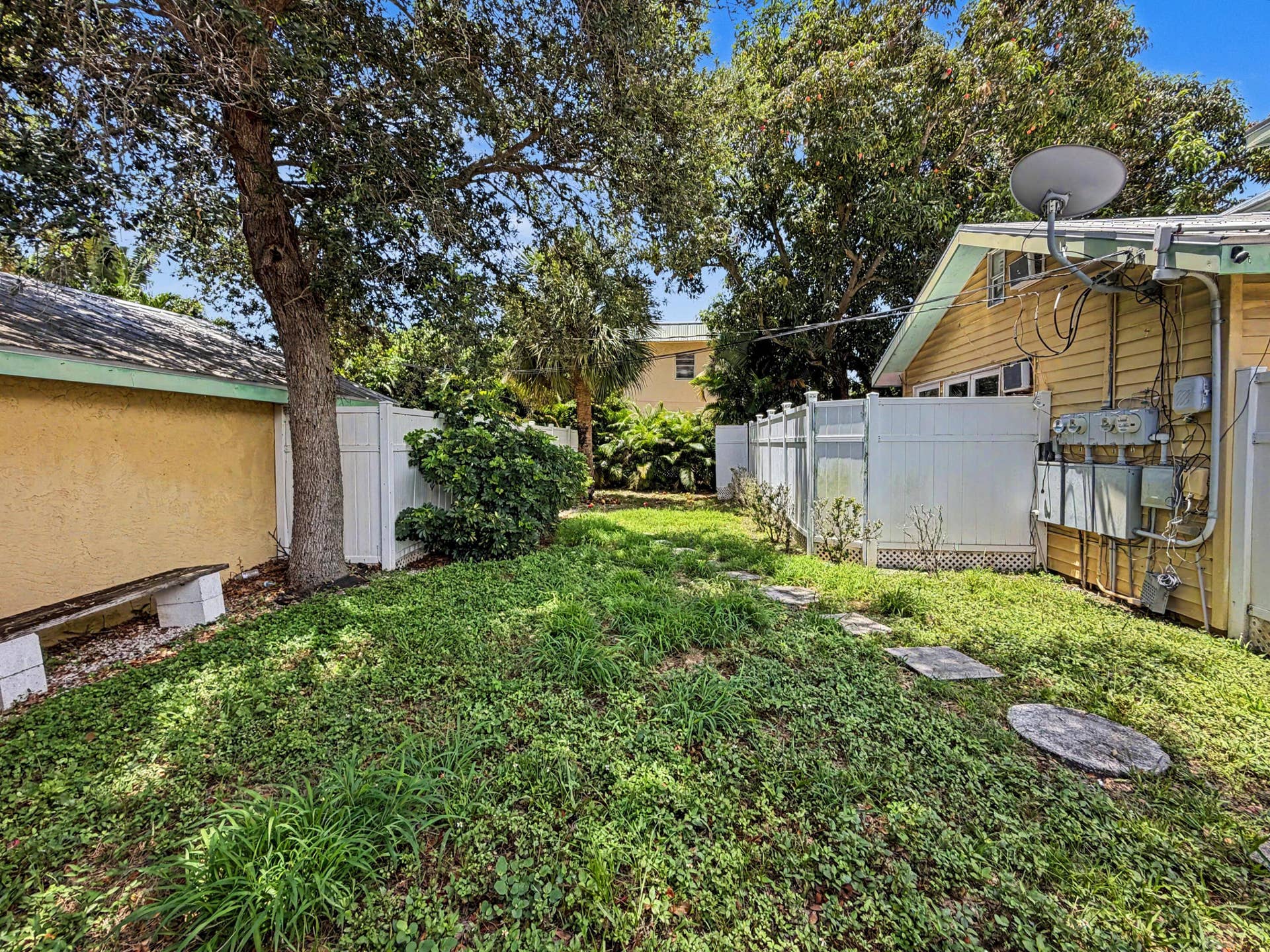 201 S Swinton Avenue, #B, Delray Beach, FL 33444 Private Backyard