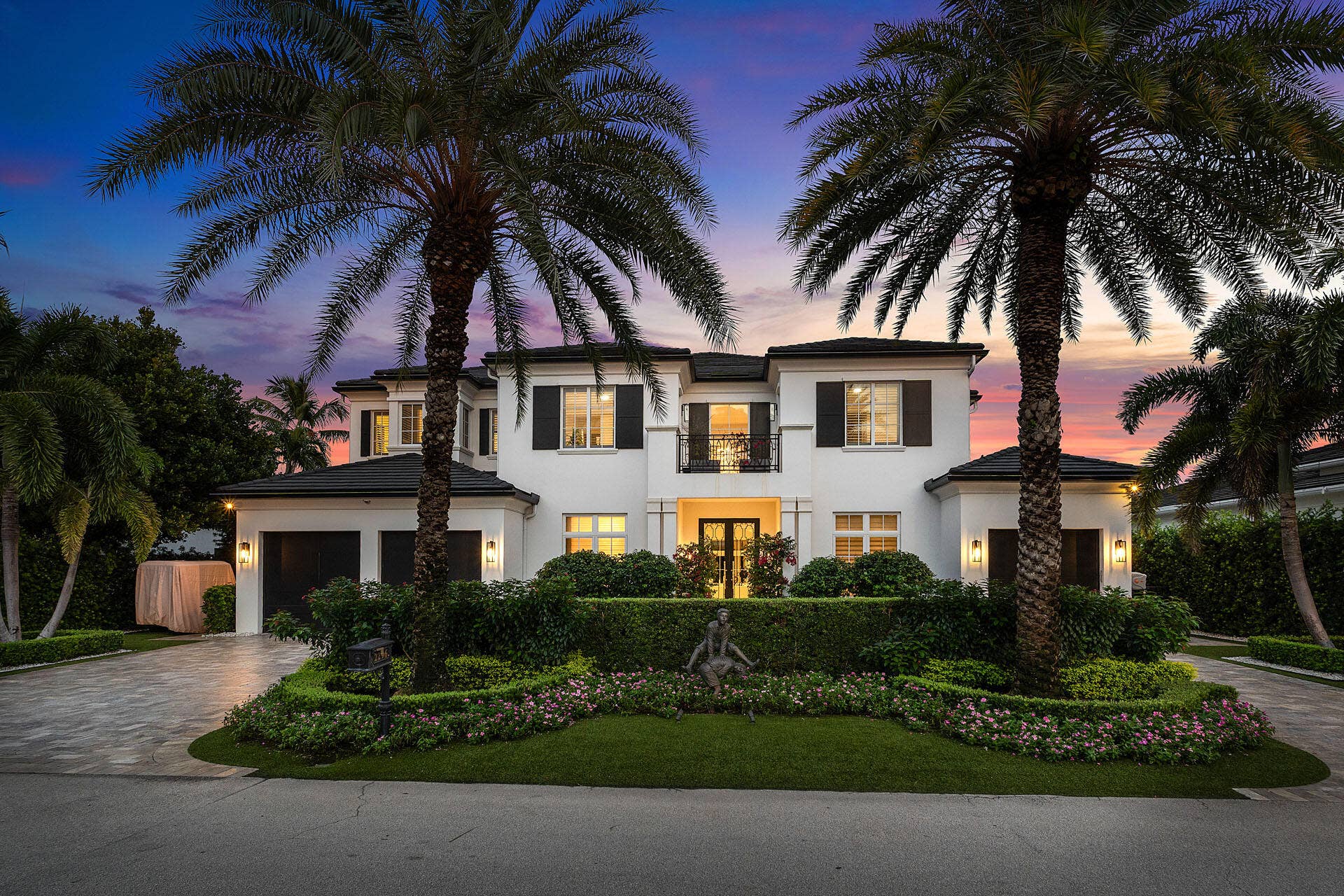 2296_Acorn_Palm_Road_Dusk_01