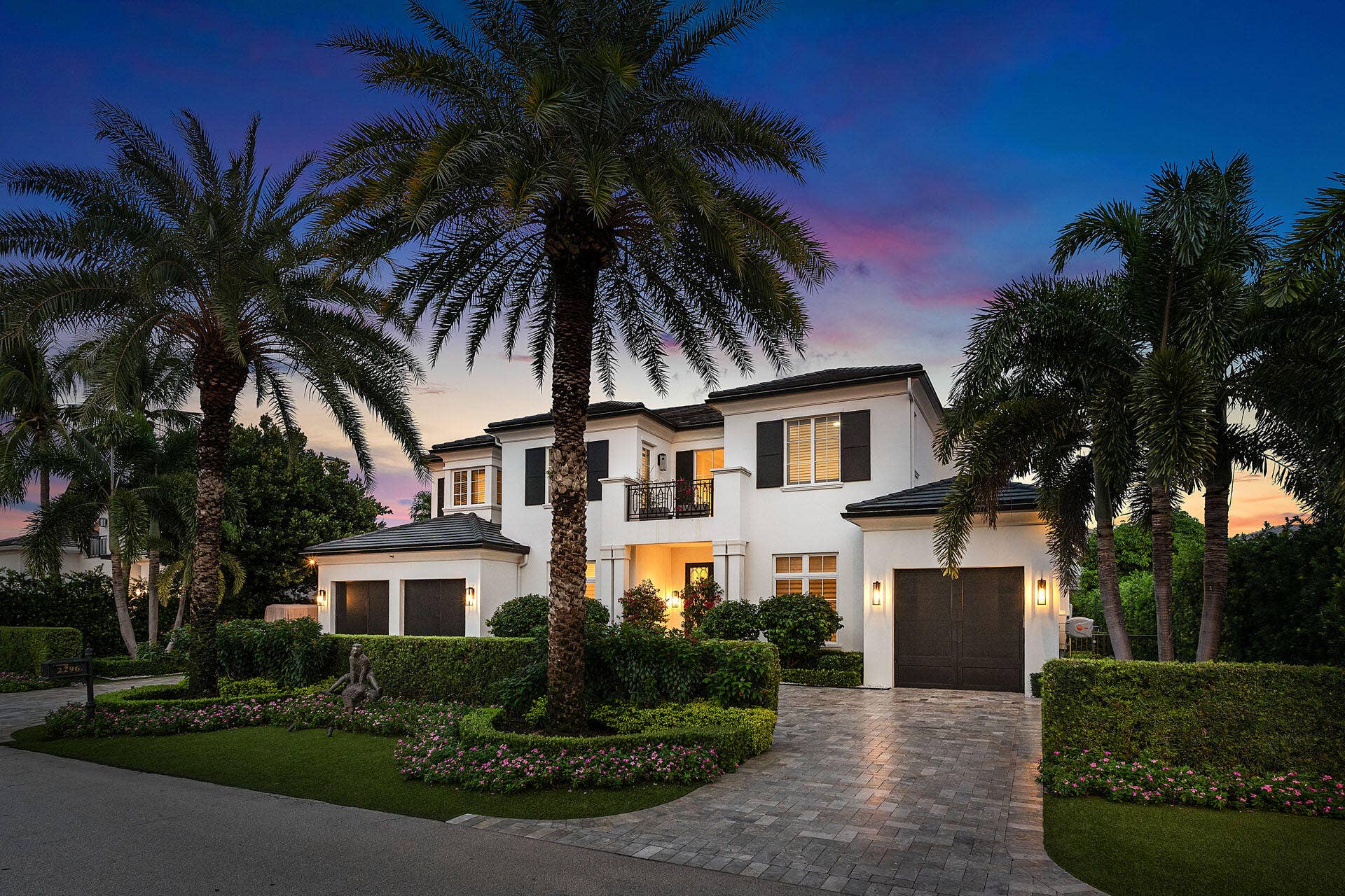 2296_Acorn_Palm_Road_Dusk_02