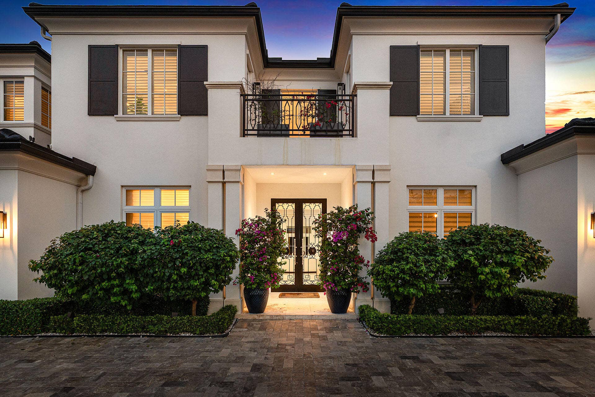 2296_Acorn_Palm_Road_Dusk_05
