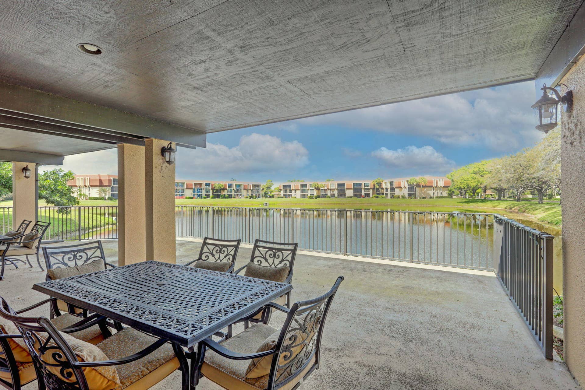 5344 WOODLAND LAKES Drive, #225, Palm Beach Gardens, FL 33418 Clubhouse Patio