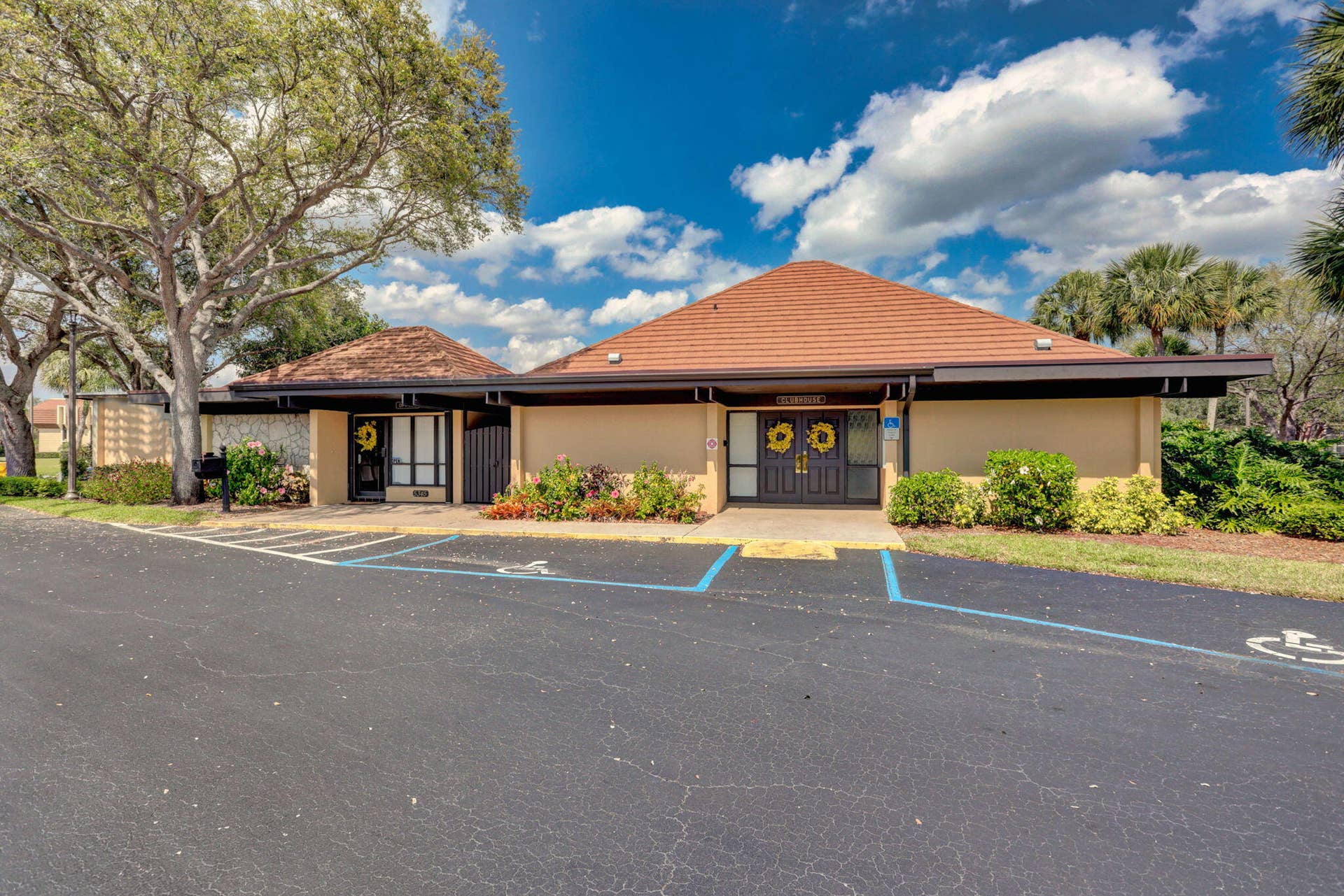 5344 WOODLAND LAKES Drive, #225, Palm Beach Gardens, FL 33418 Office & Clubhouse
