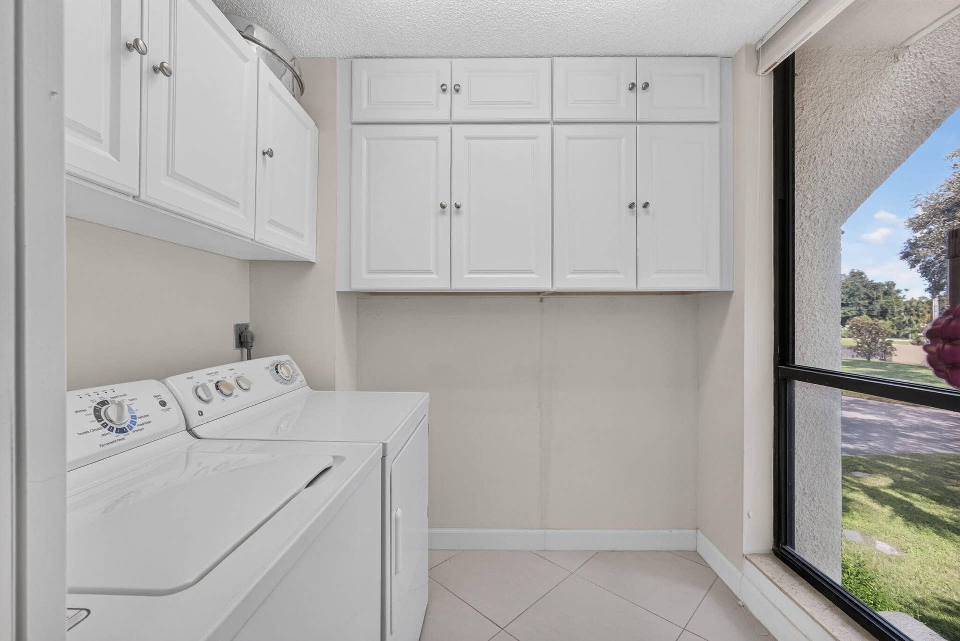 5344 WOODLAND LAKES Drive, #225, Palm Beach Gardens, FL 33418 71-web-or-mls-Laundry Room